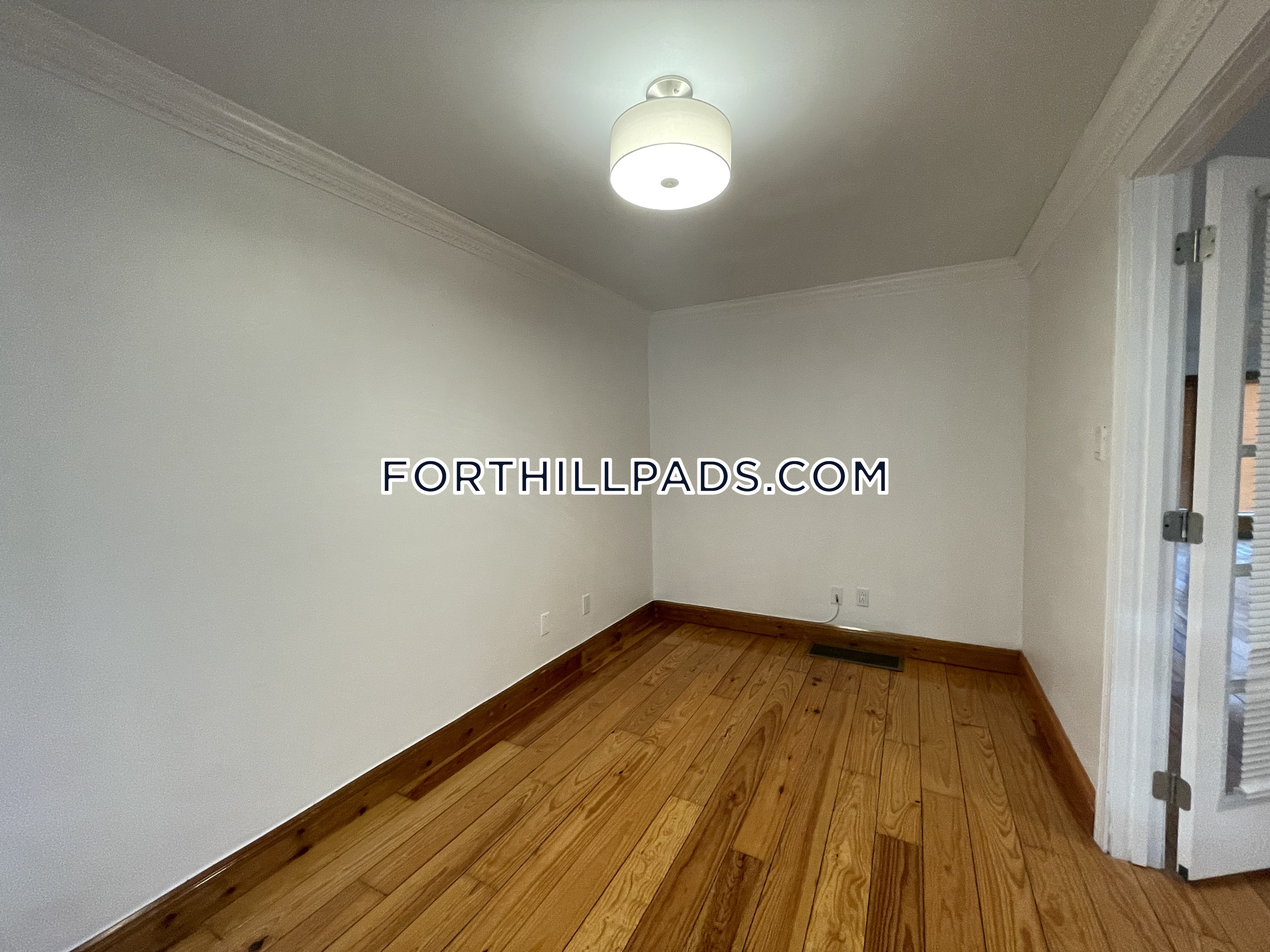 35 Fort Ave, Roxbury