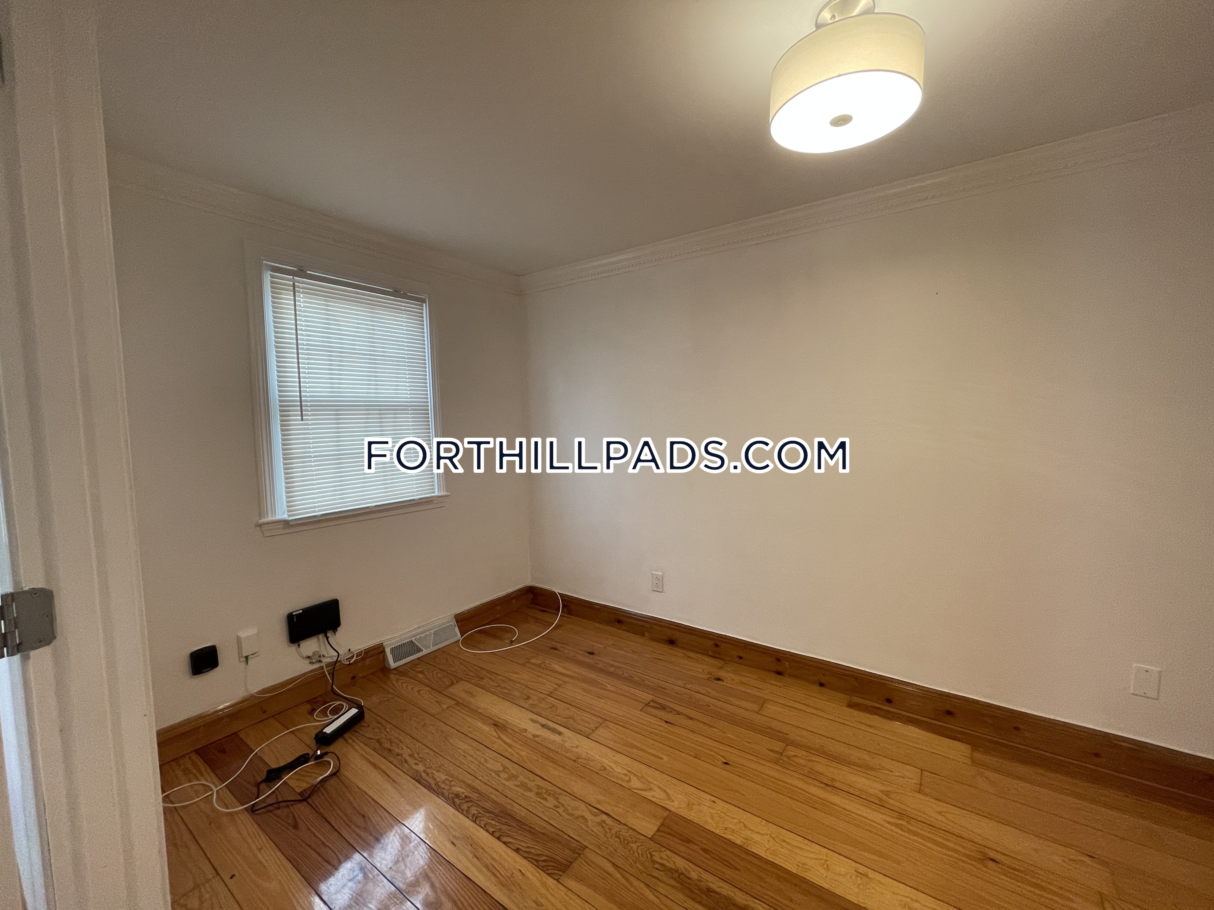 35 Fort Ave, Roxbury