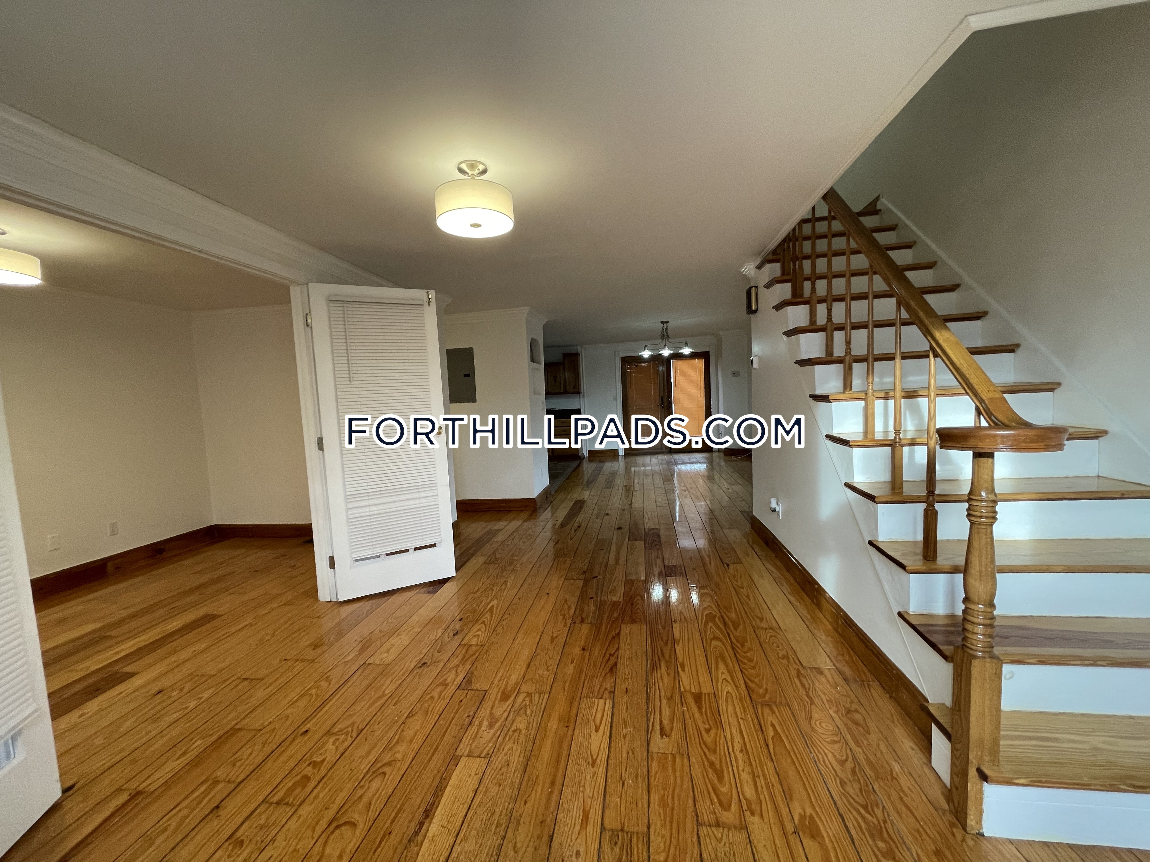 35 Fort Ave, Roxbury