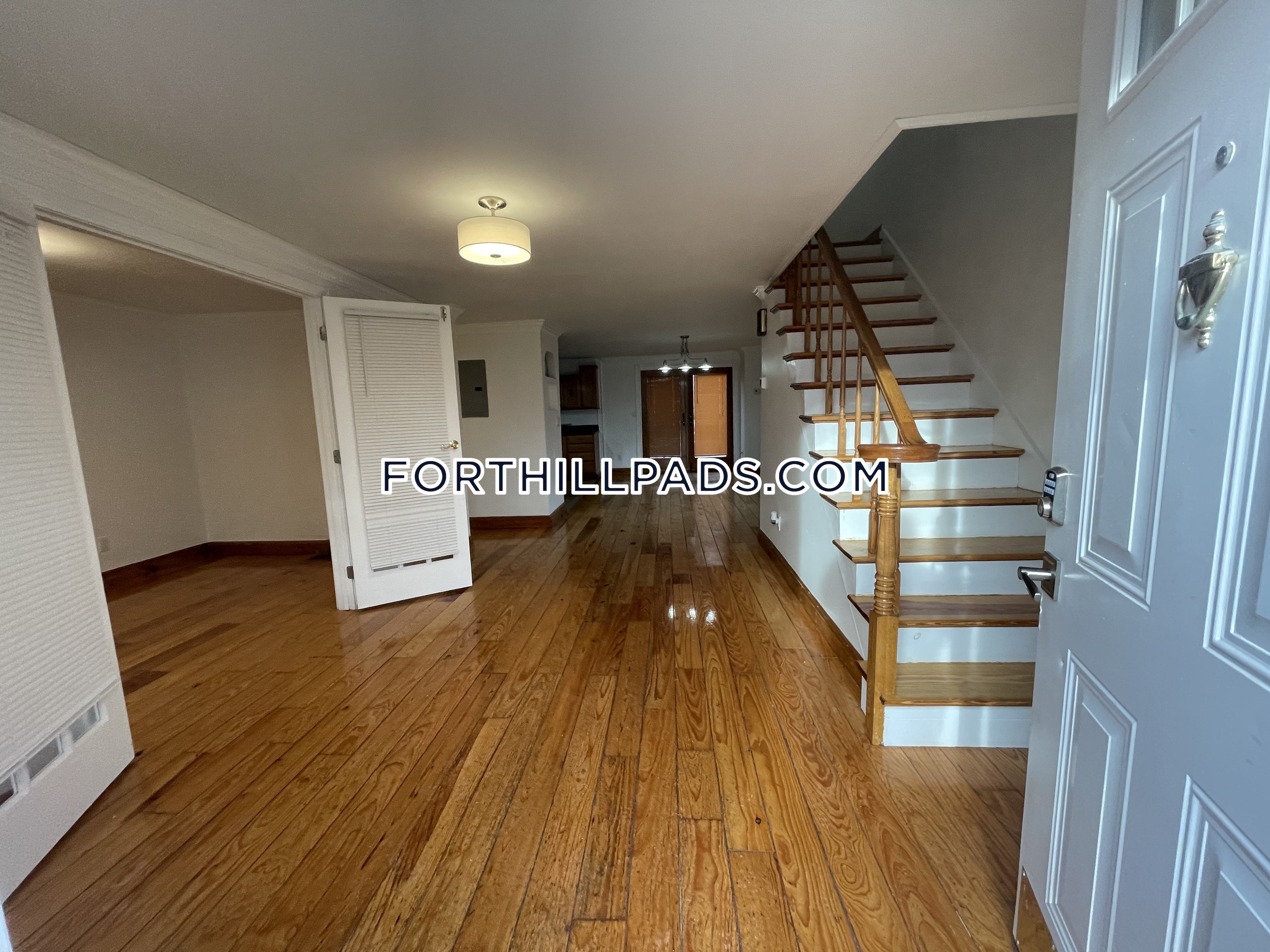 35 Fort Ave, Roxbury