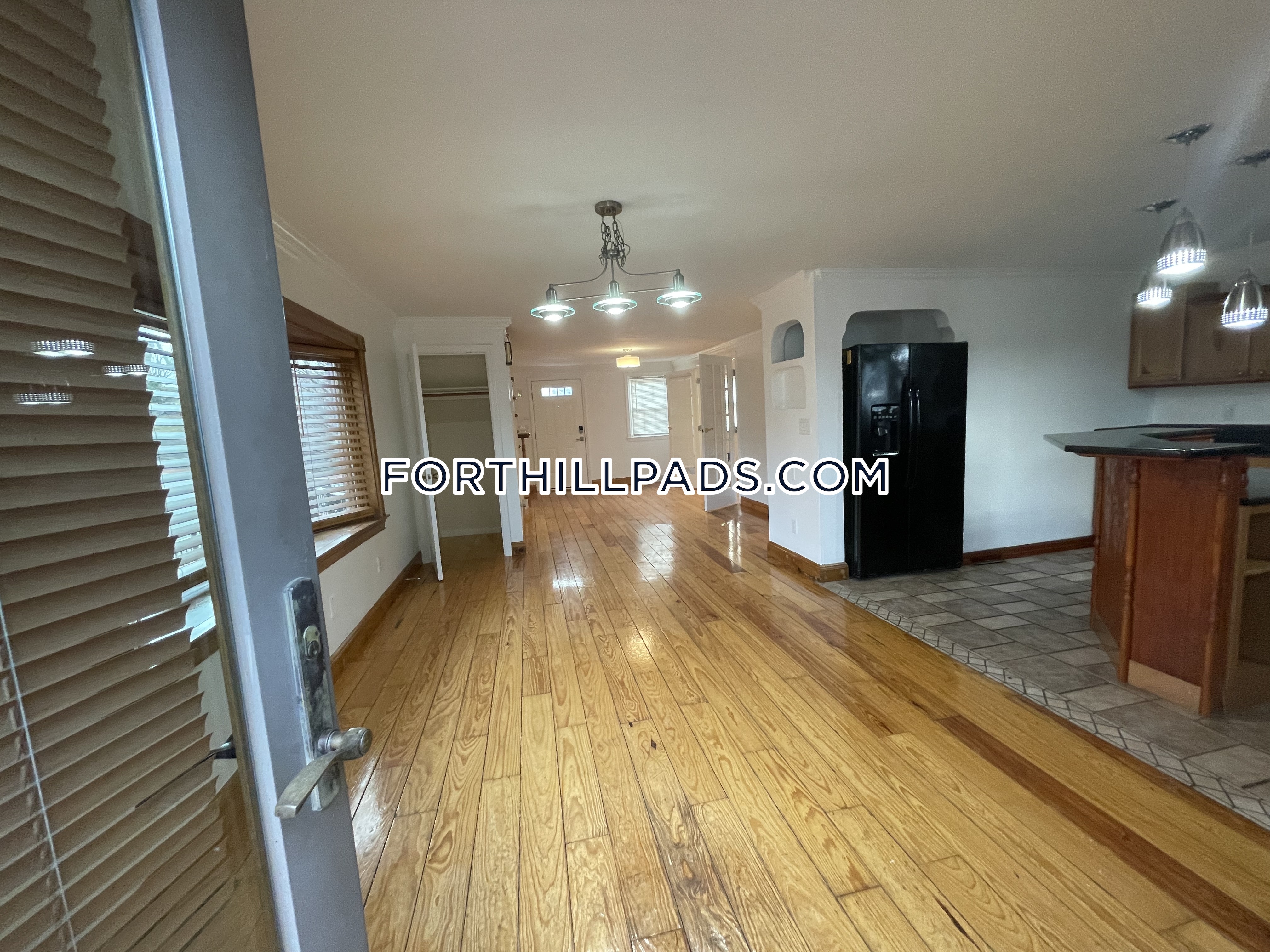 35 Fort Ave, Roxbury