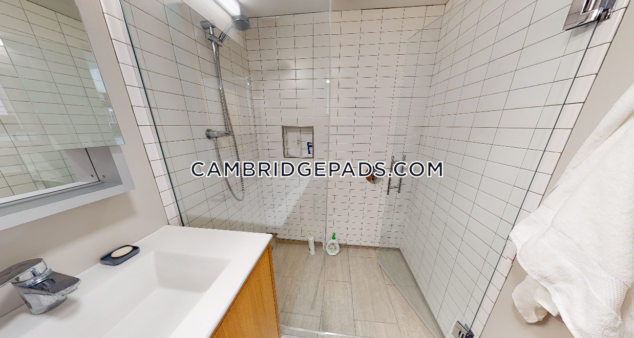 115 Mount Auburn St, Harvard Square