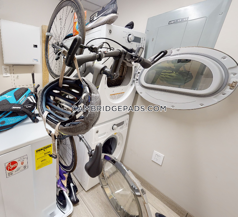 115 Mount Auburn St, Harvard Square