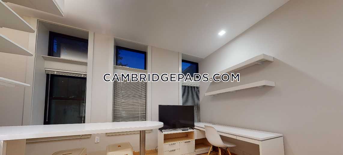 115 Mount Auburn St, Harvard Square