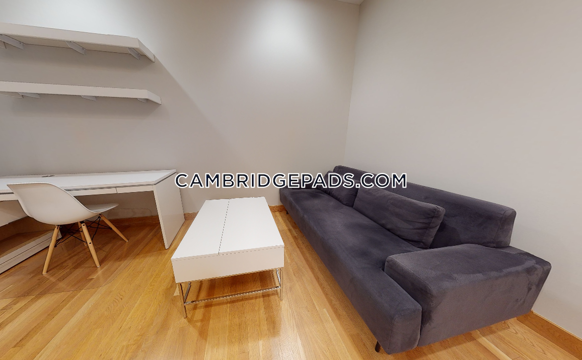 115 Mount Auburn St, Harvard Square