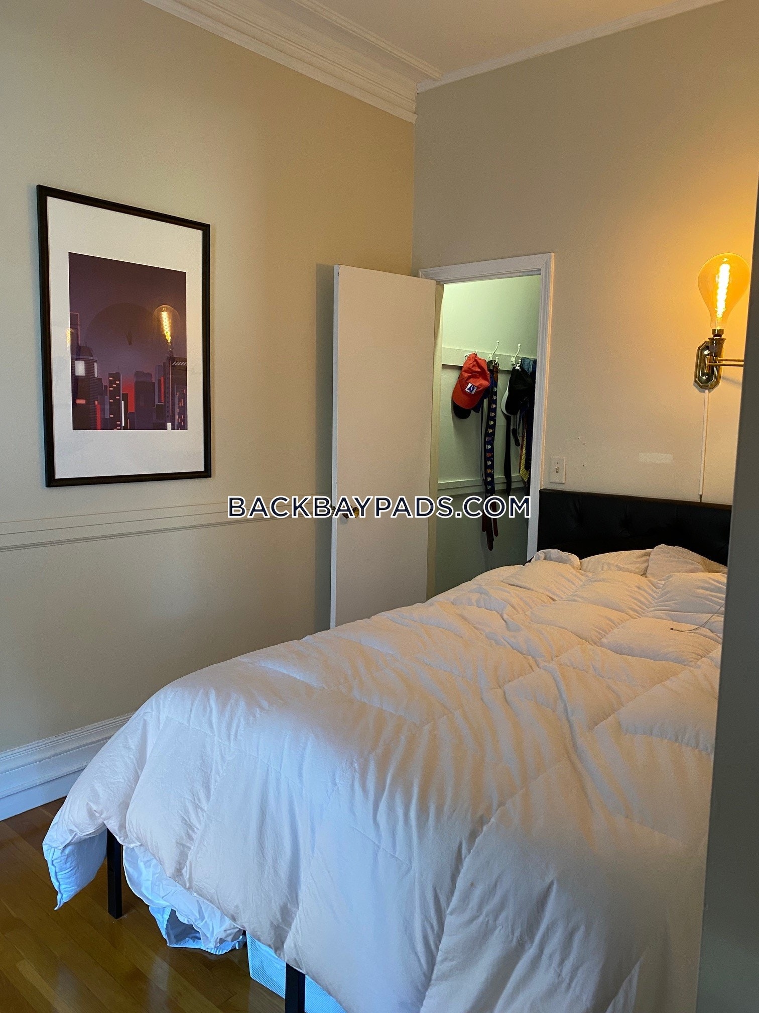 226 Newbury St, Back Bay