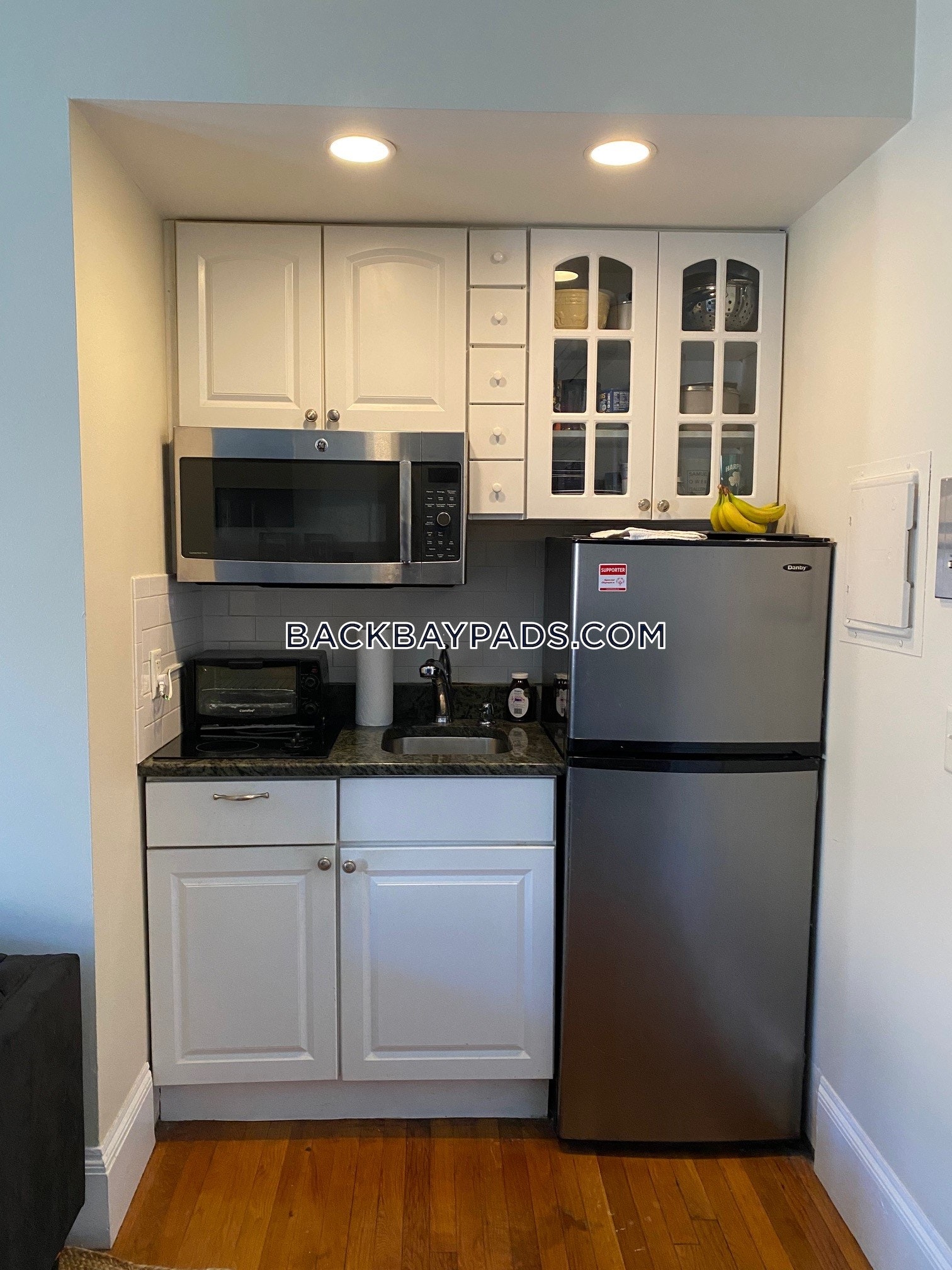 226 Newbury St, Back Bay