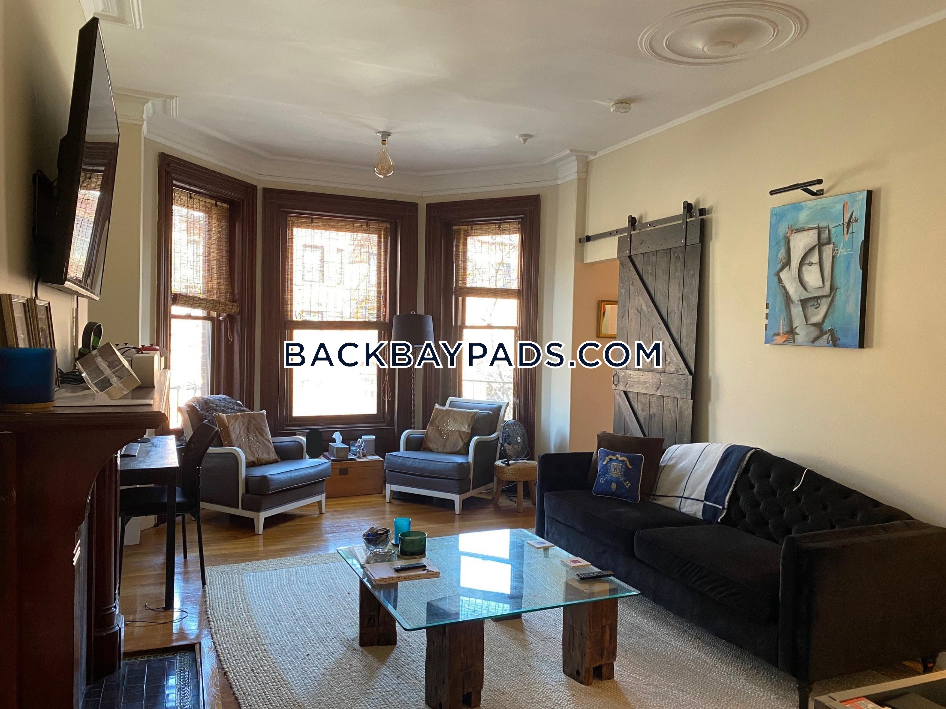 226 Newbury St, Back Bay
