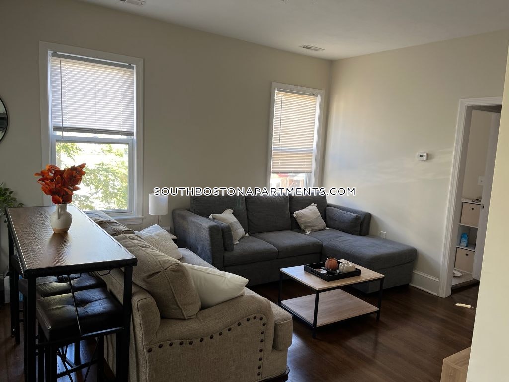 411 7th St, South Boston