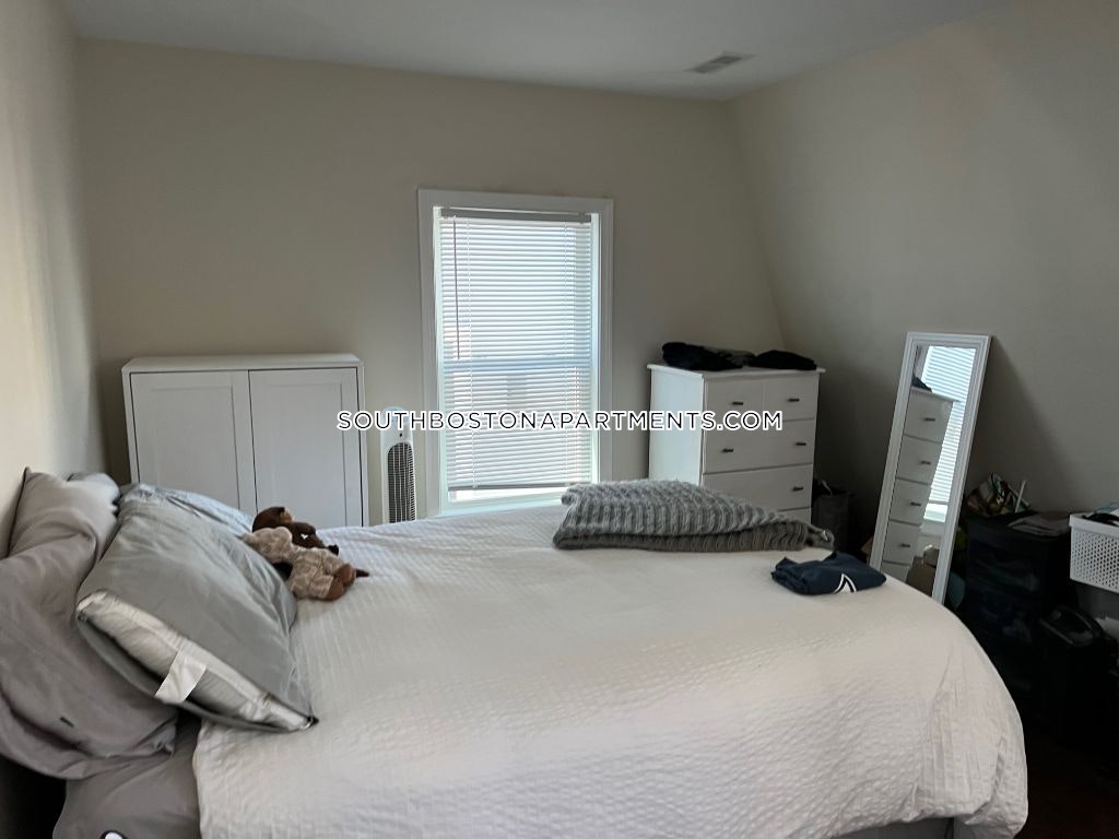 411 7th St, South Boston