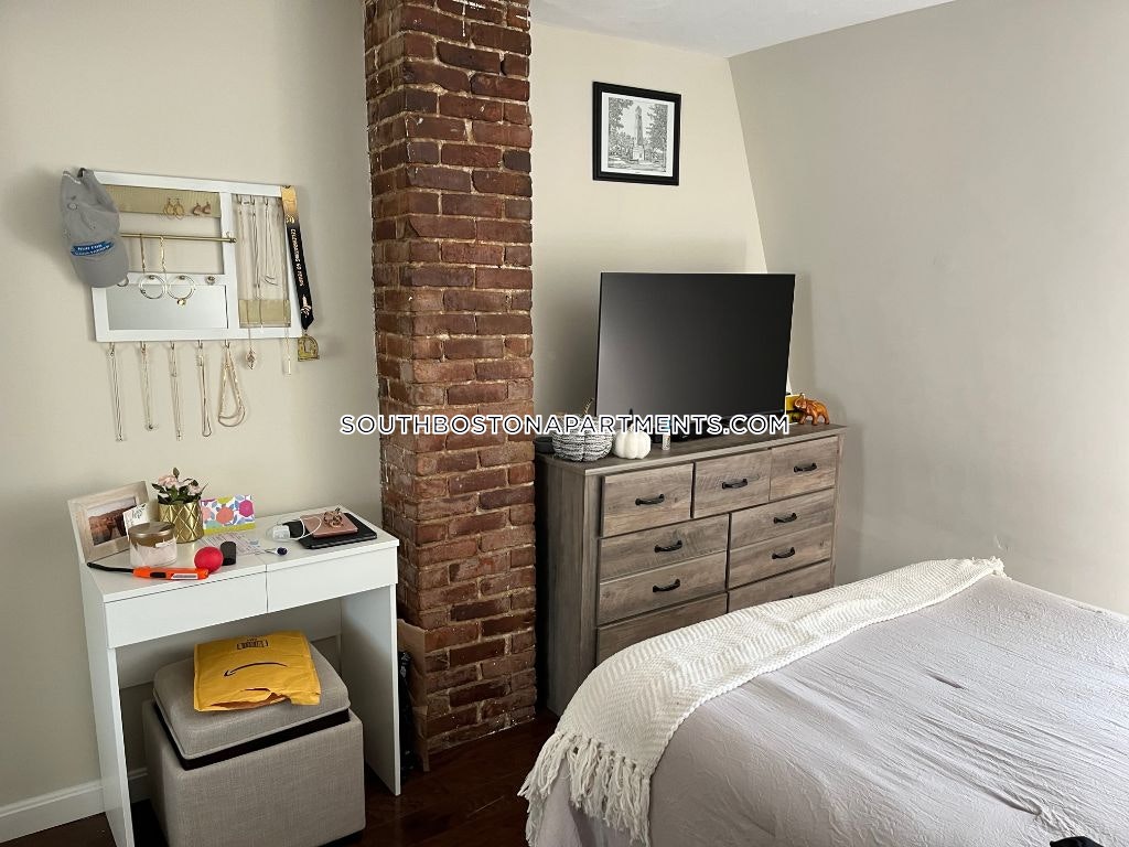 411 7th St, South Boston