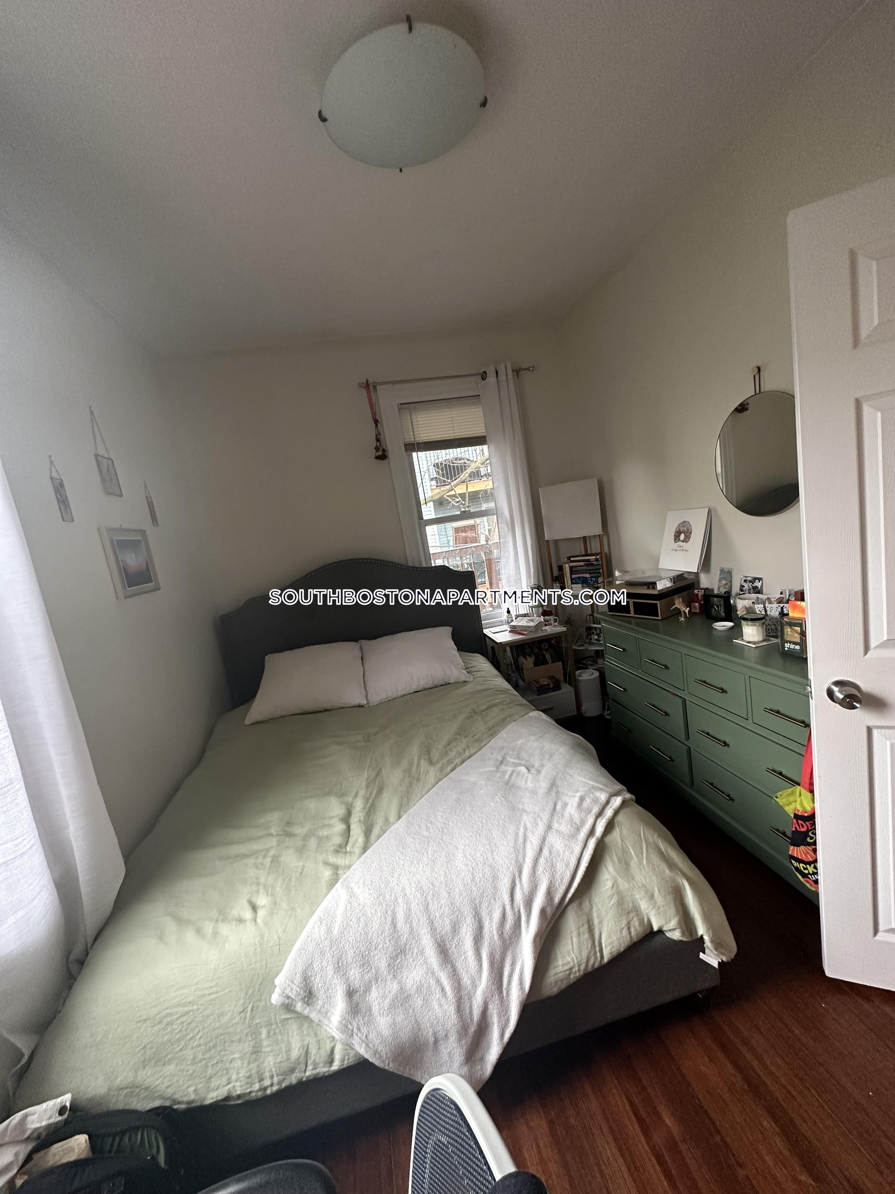 6 Hart Pl, South Boston