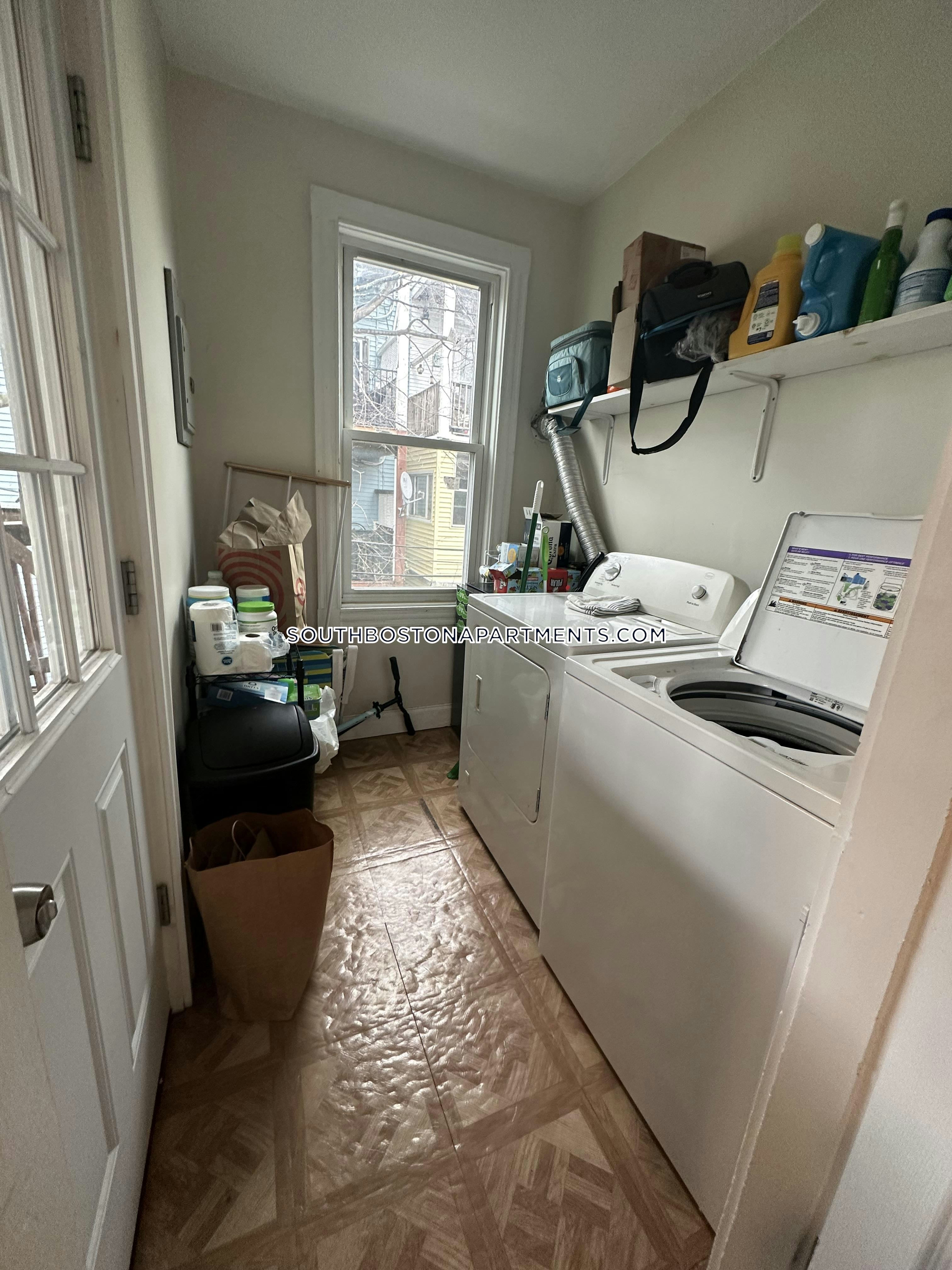 6 Hart, South Boston