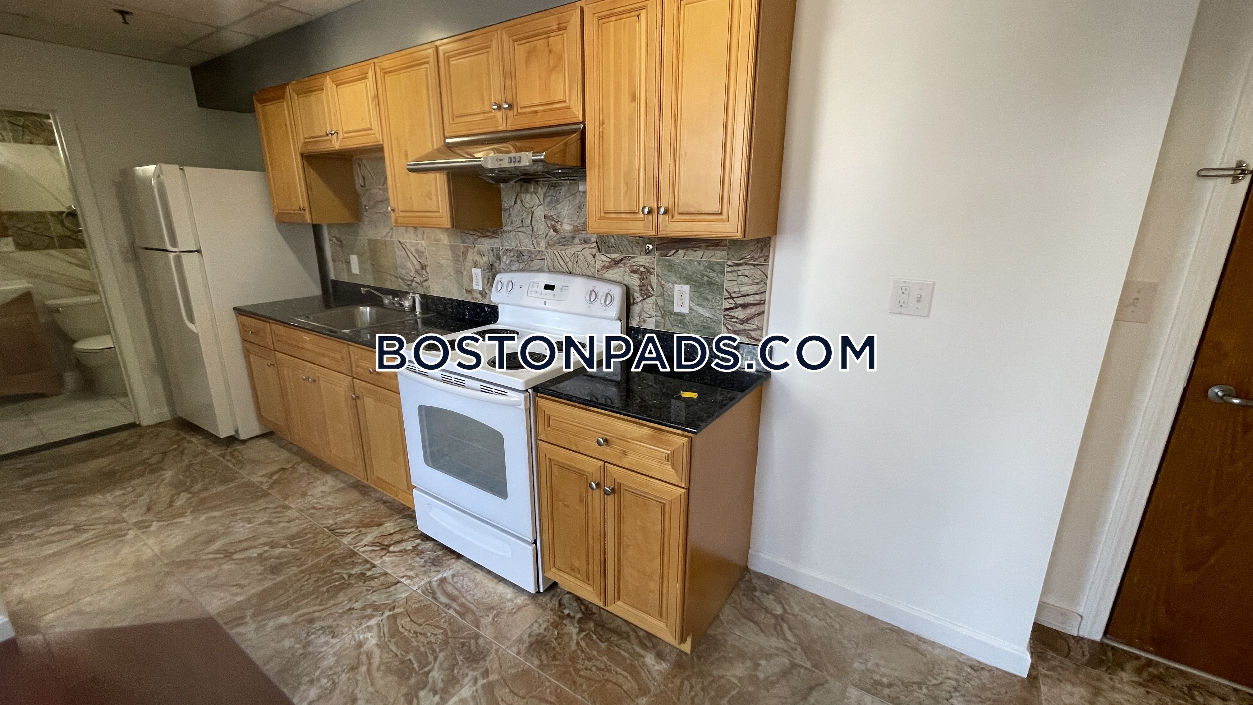 72 Kneeland St, Chinatown