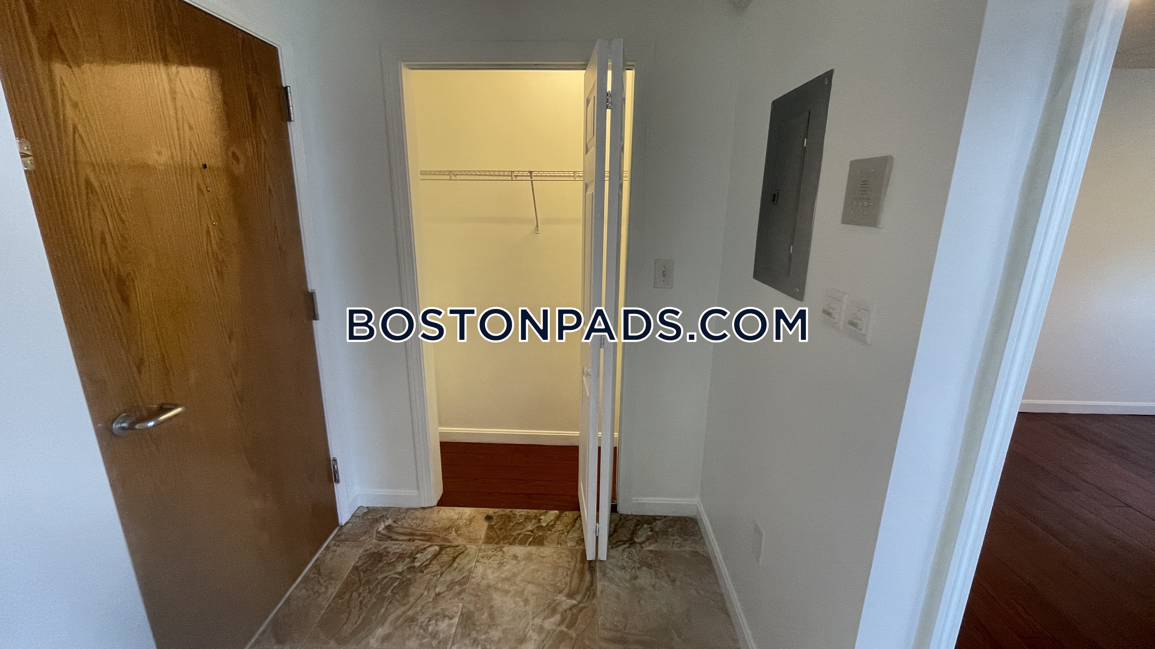 72 Kneeland St, Chinatown