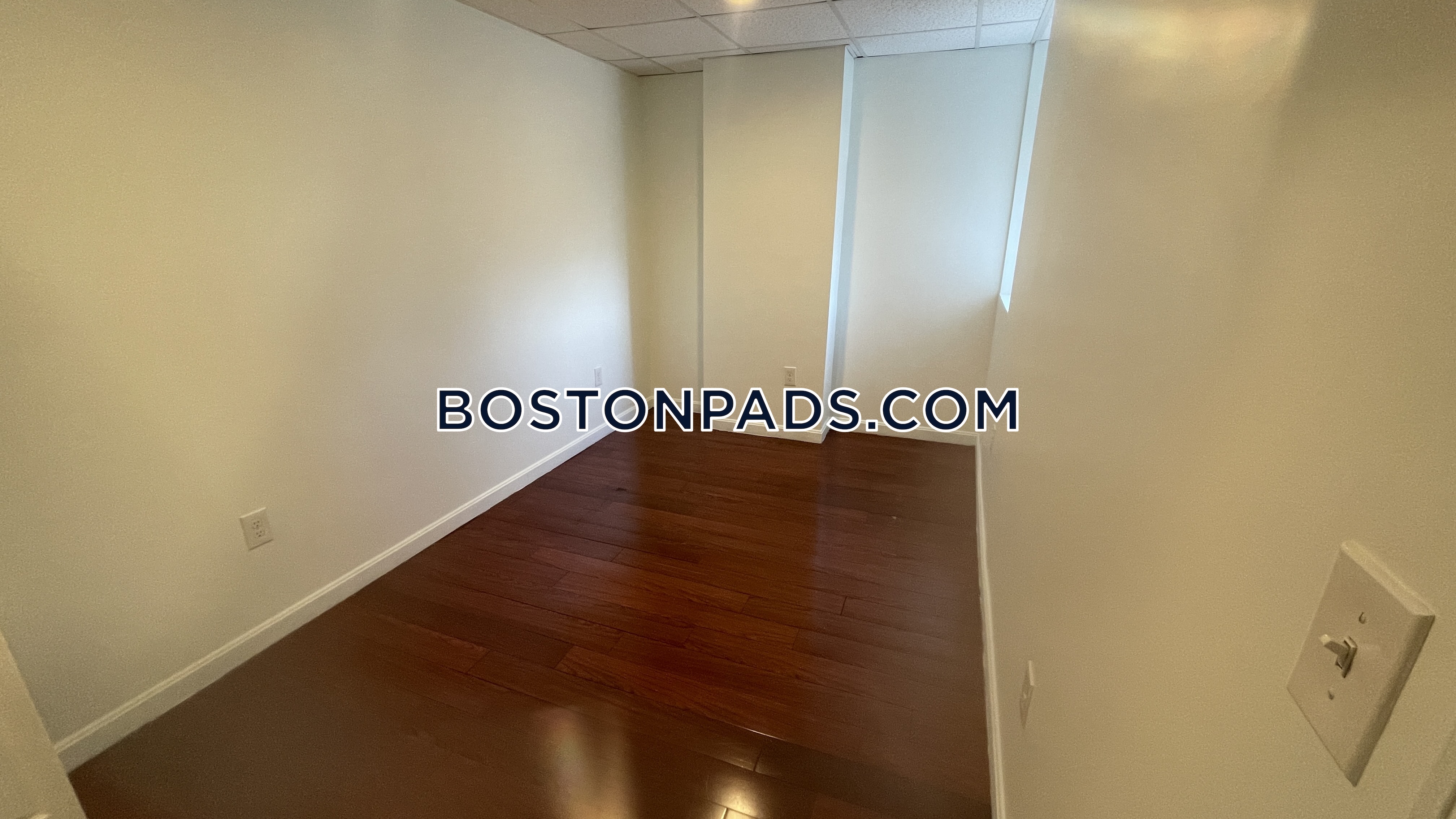 72 Kneeland St, Chinatown