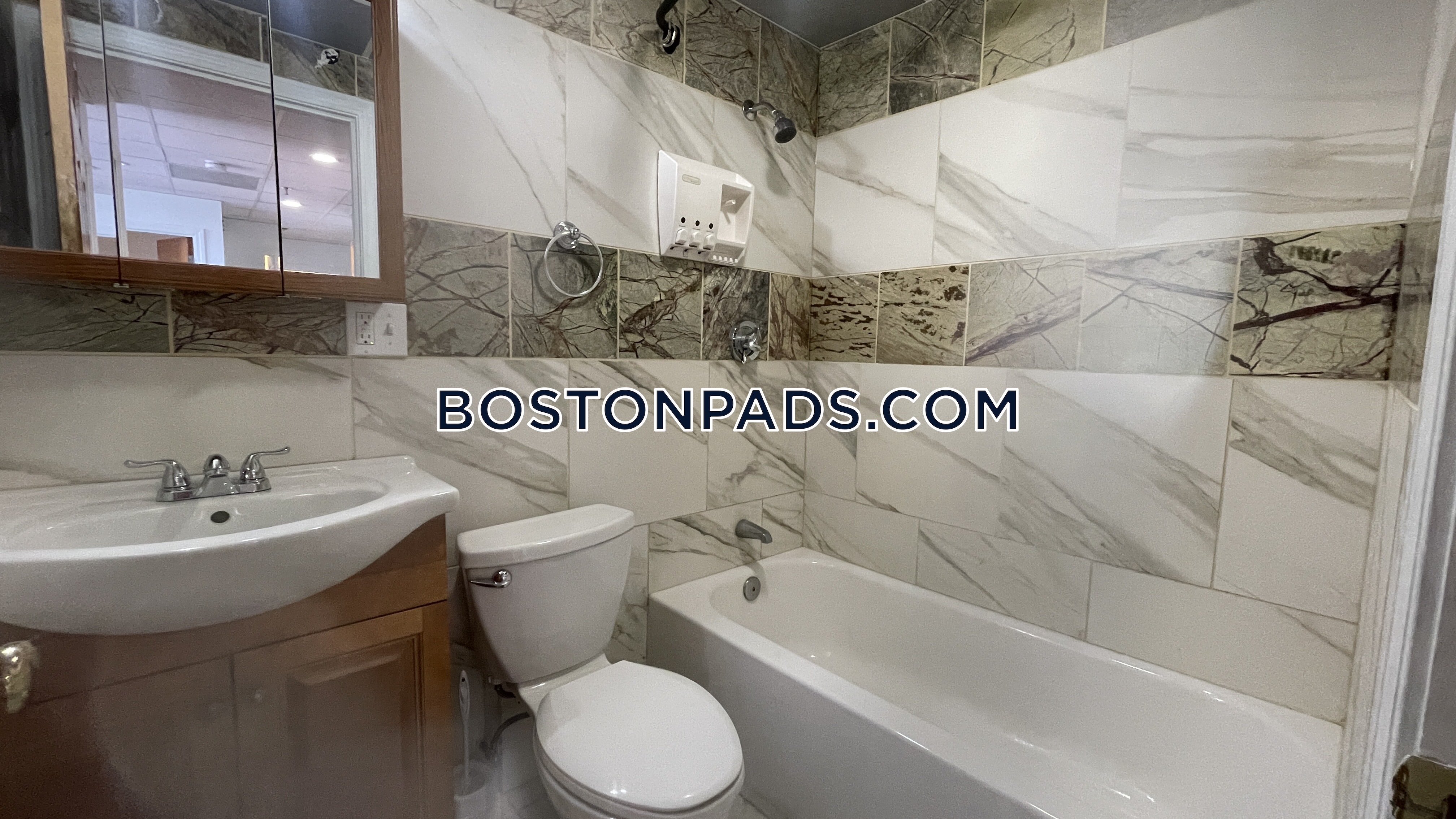 72 Kneeland St, Chinatown