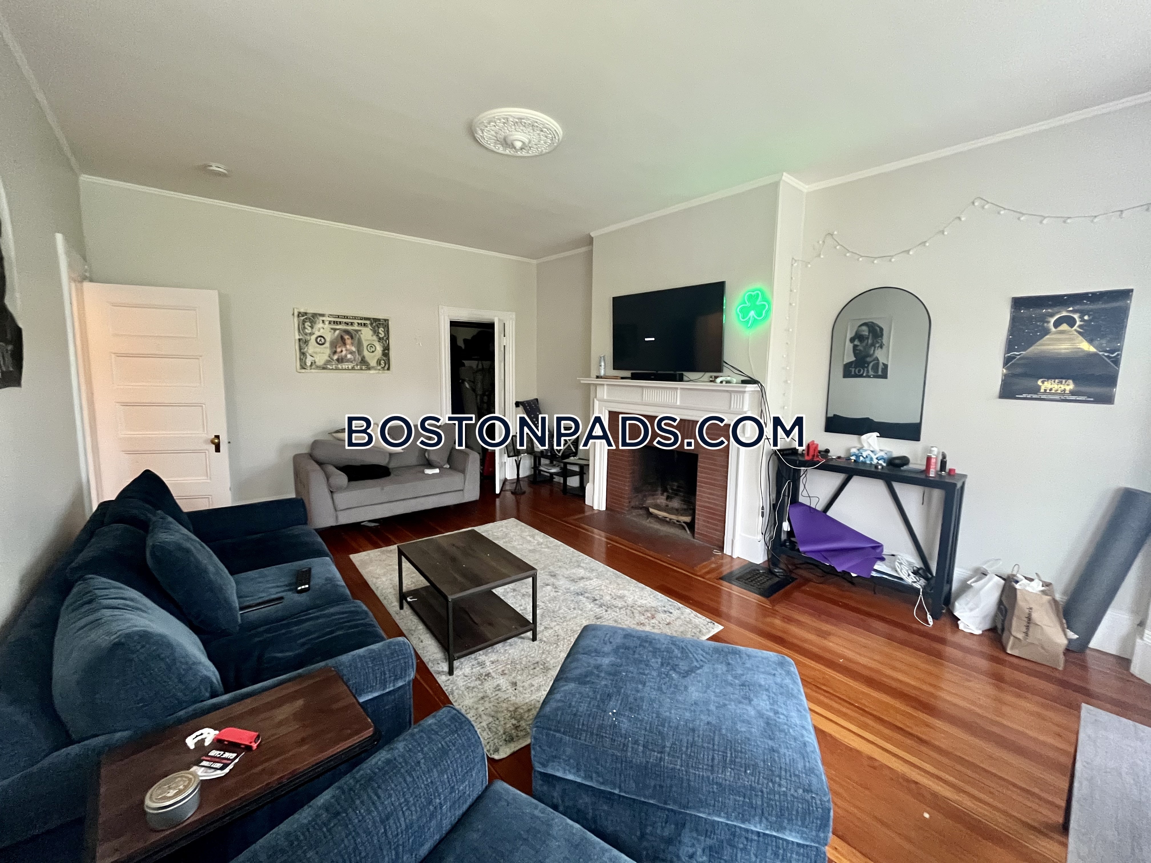 917 Beacon St, Fenway