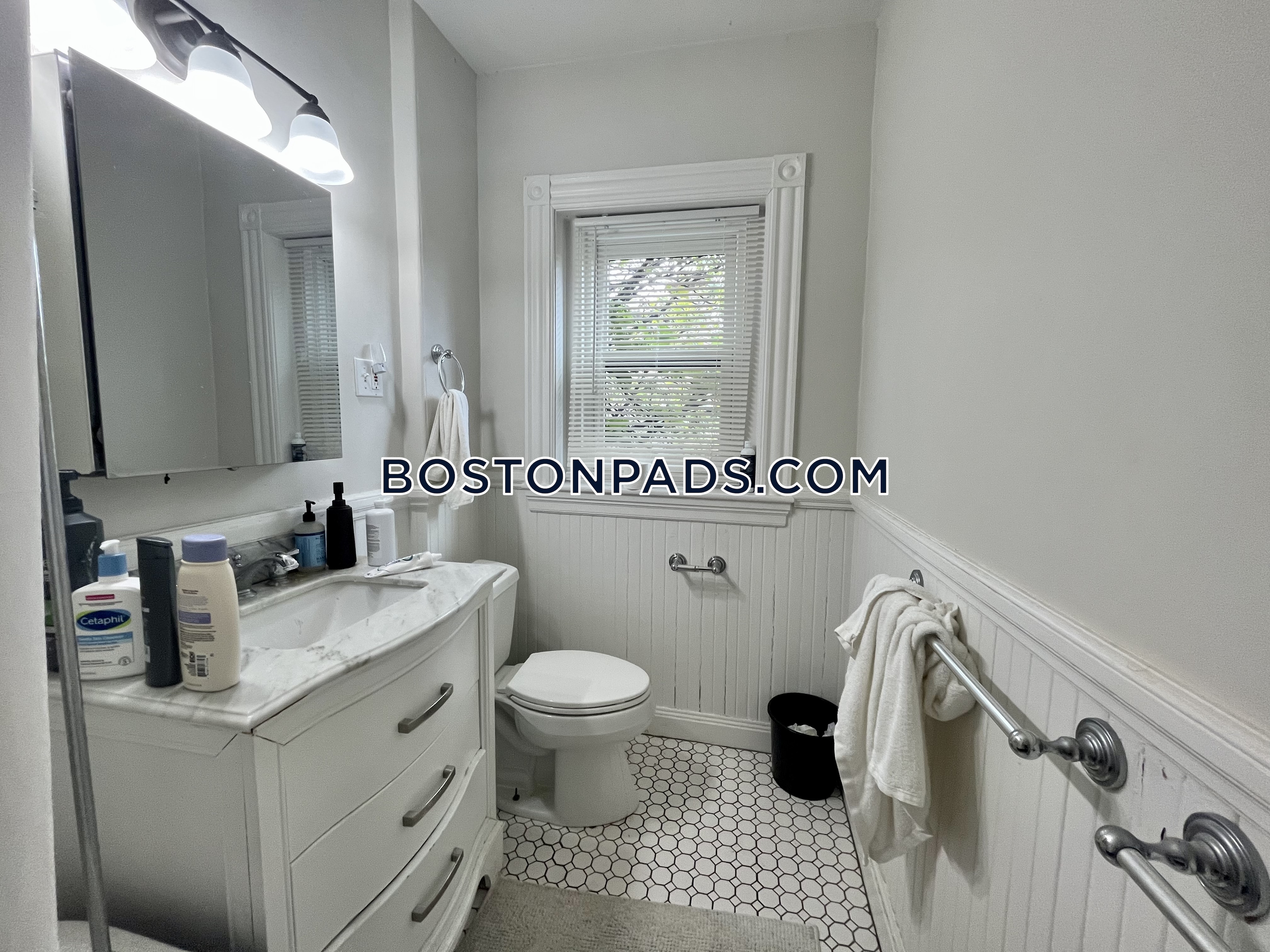 917 Beacon St, Fenway