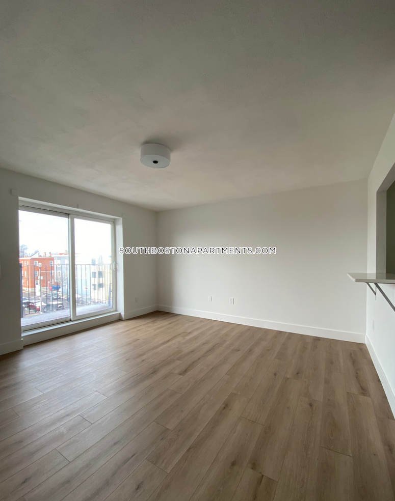 741 6th St, South Boston