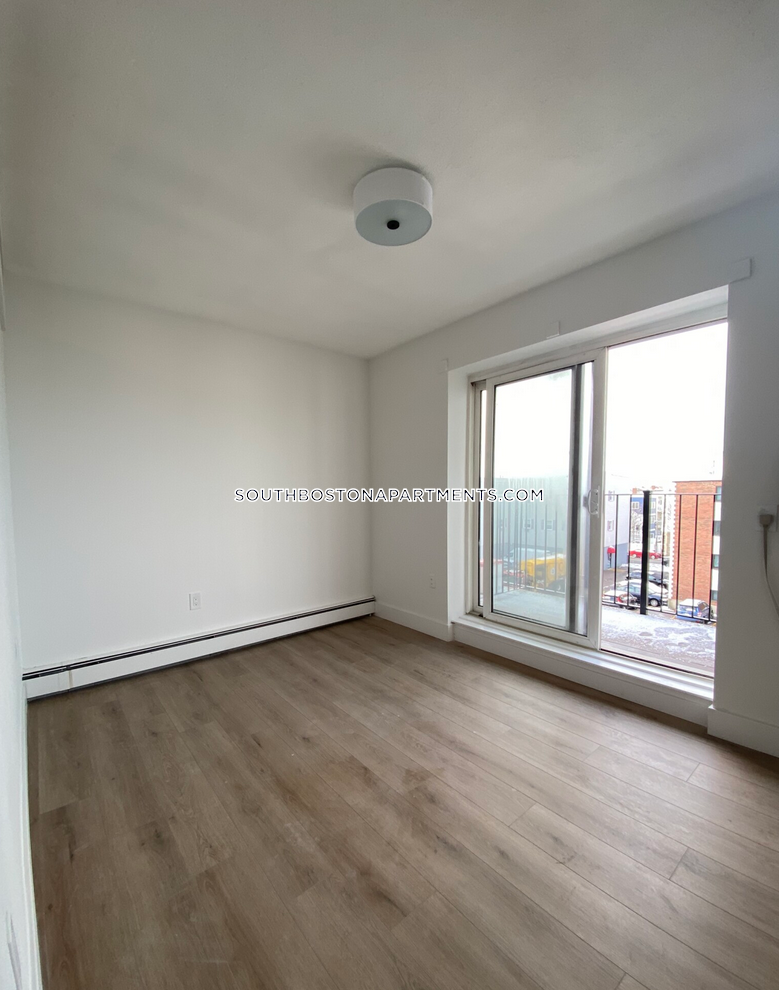 741 6th St, South Boston