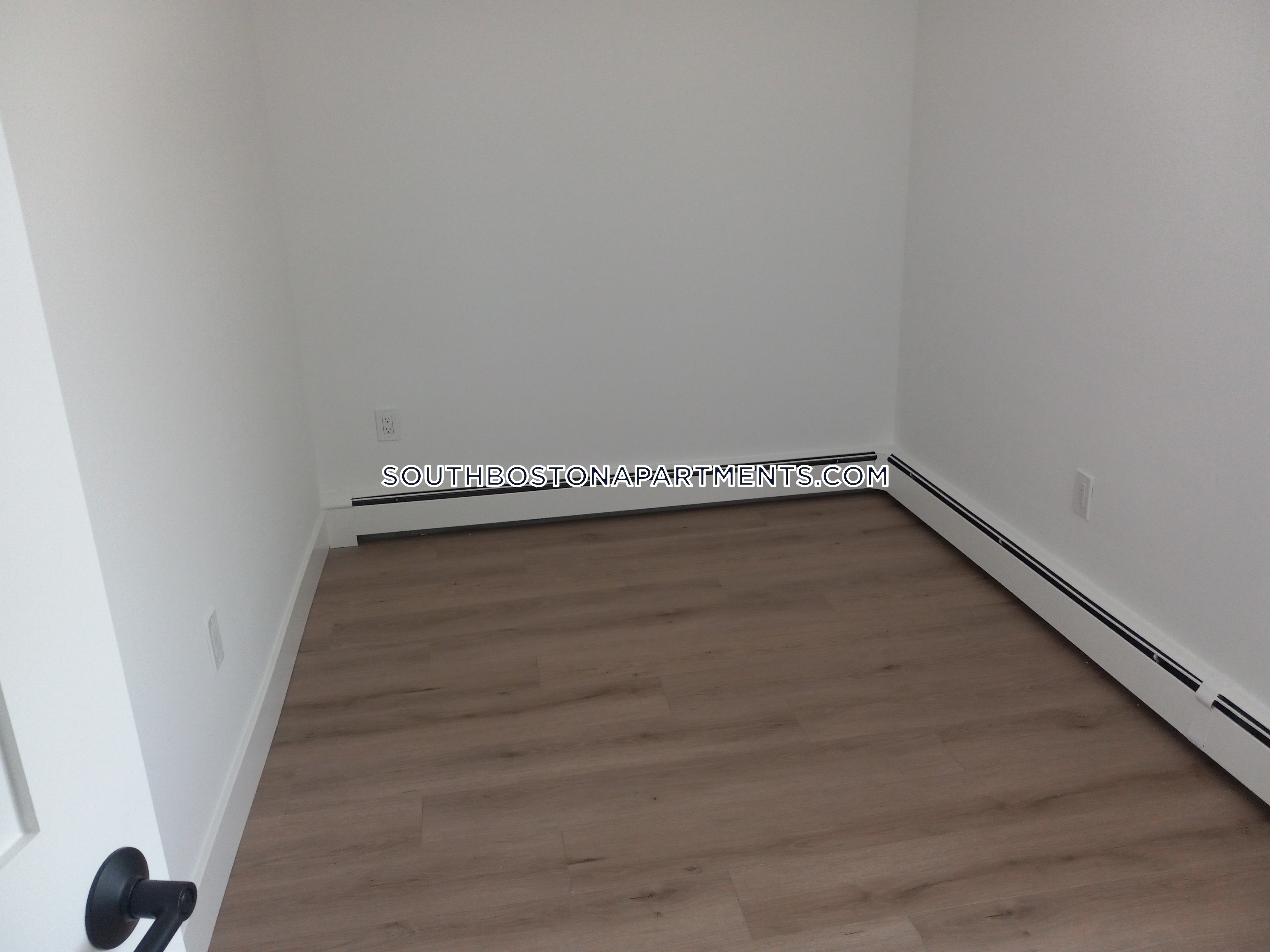 741 6th St, South Boston