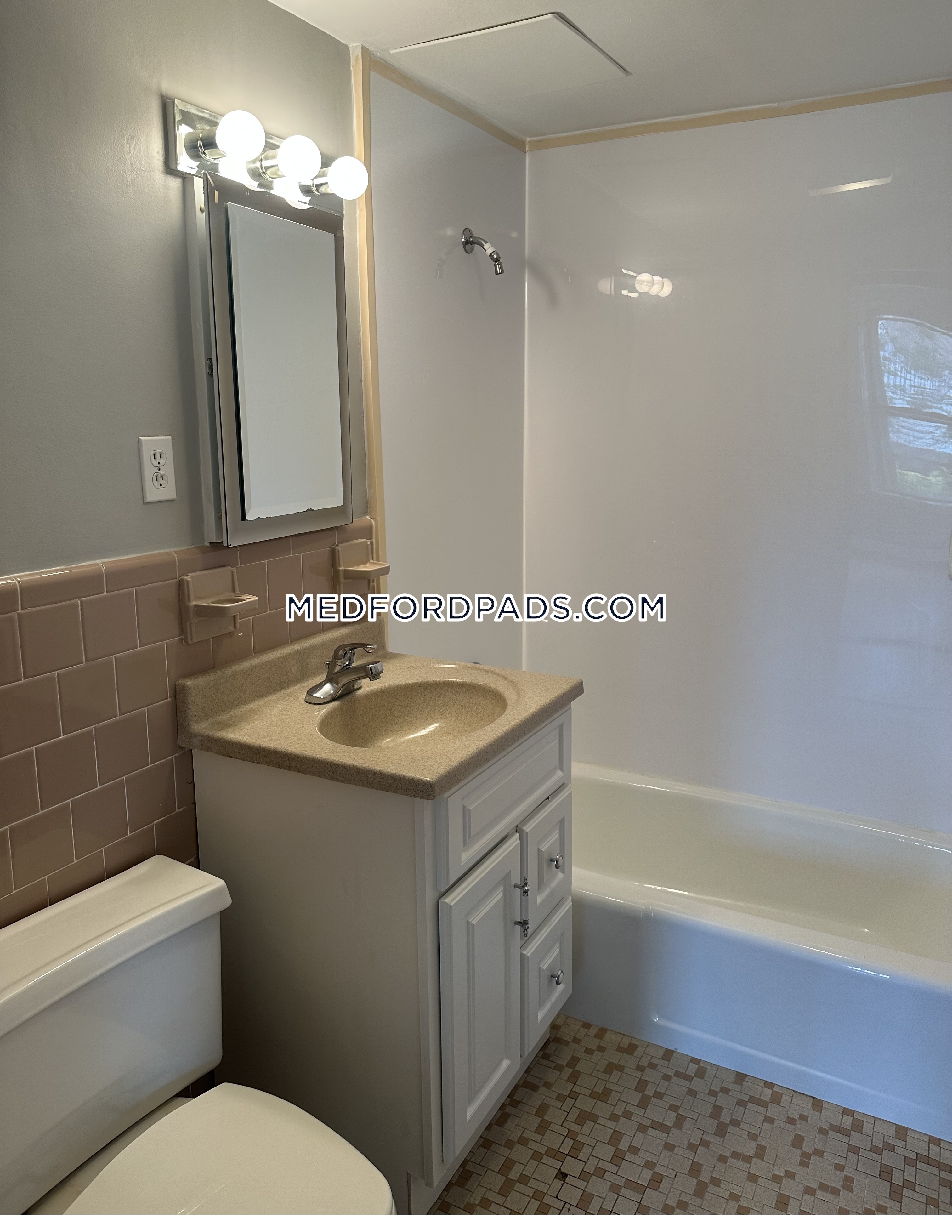 49 Pearl St, Medford