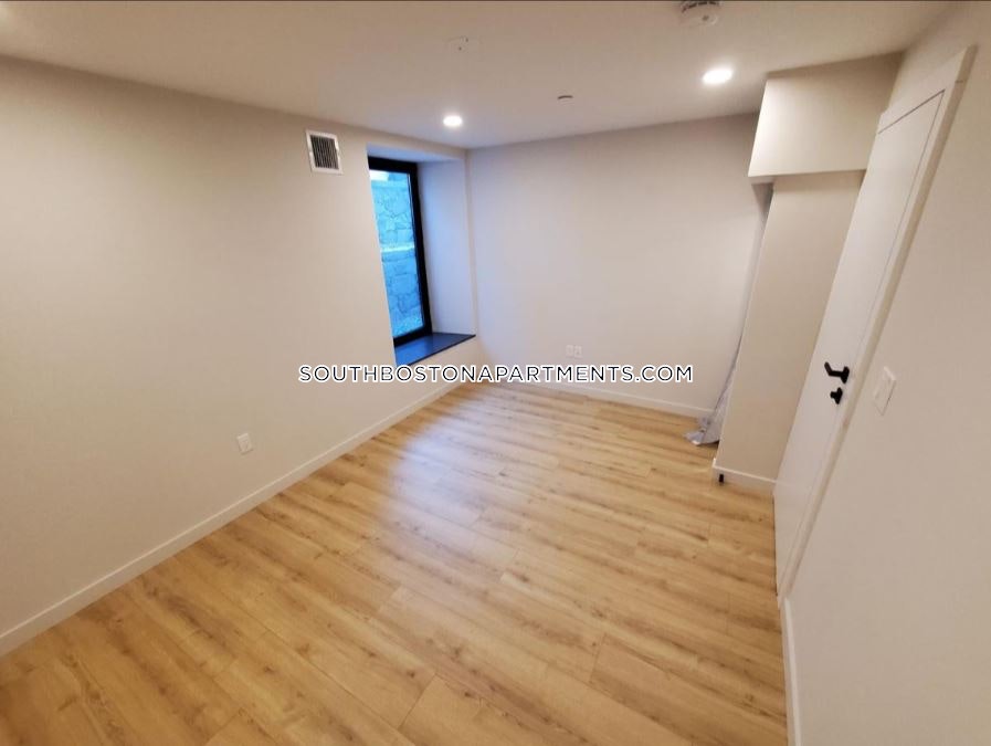 6 National St, South Boston