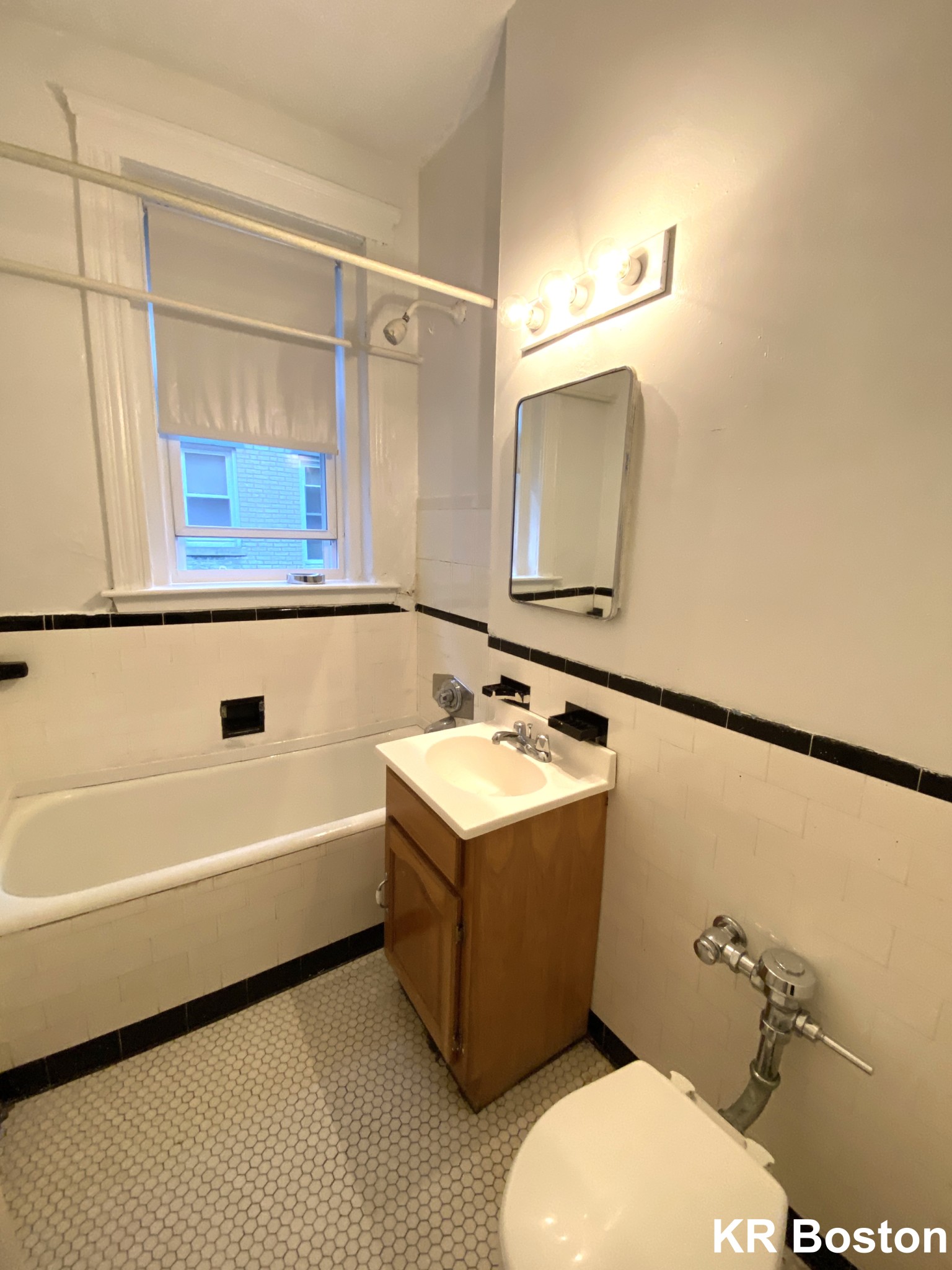 1687 Commonwealths Ave, Brighton