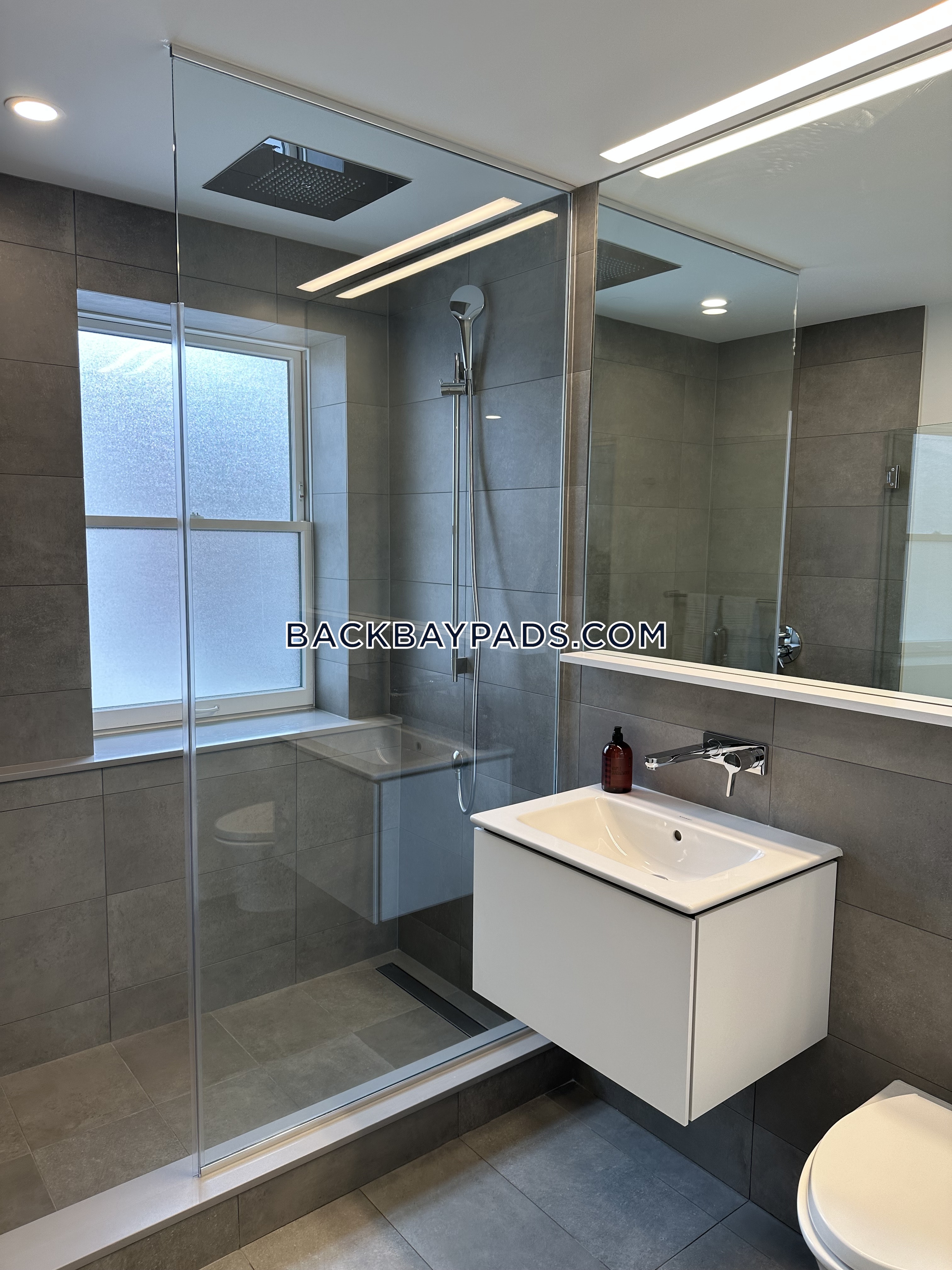 102 Commonwealth Ave, Back Bay