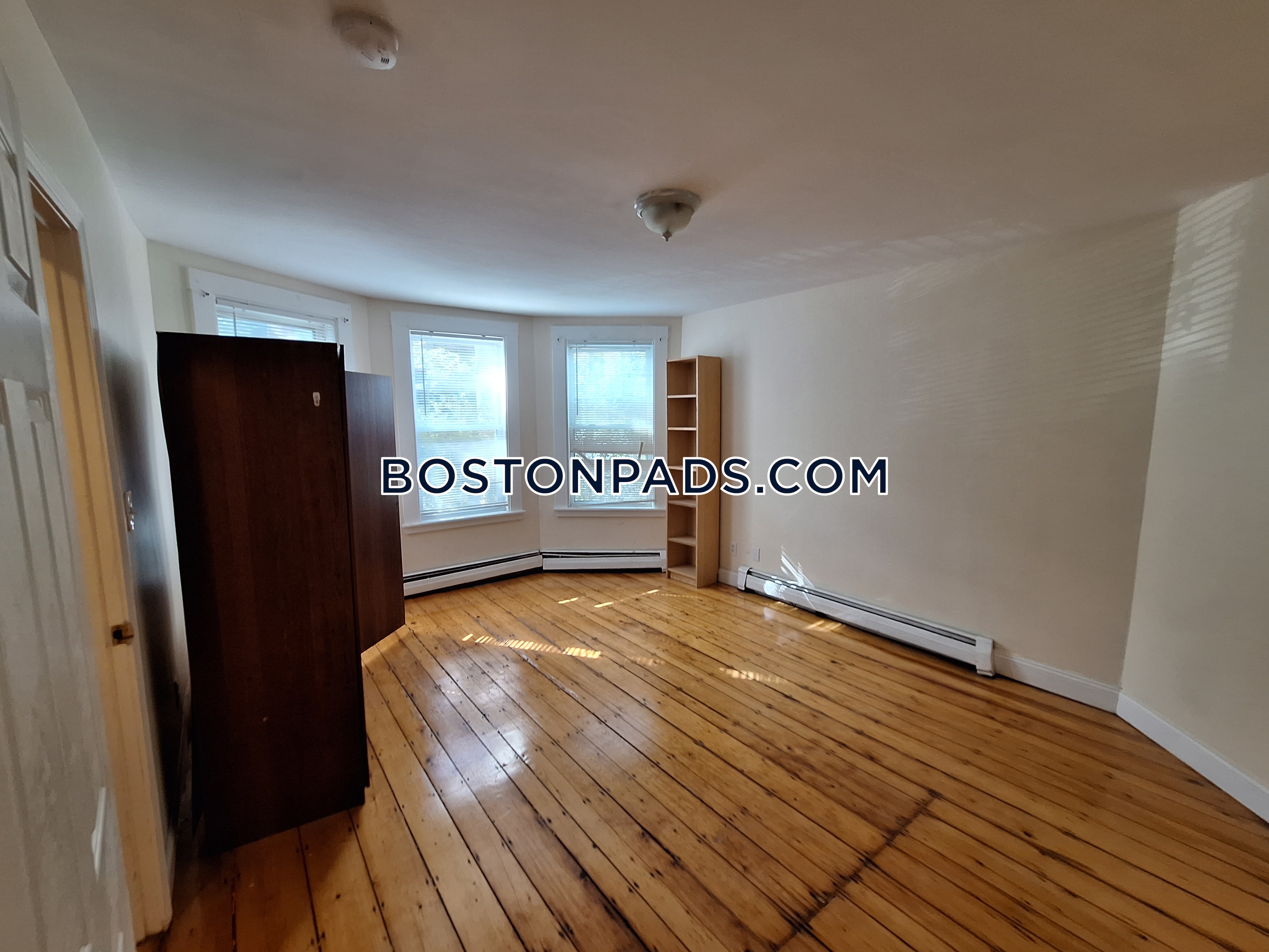 64 Pleasant St, Cambridgeport