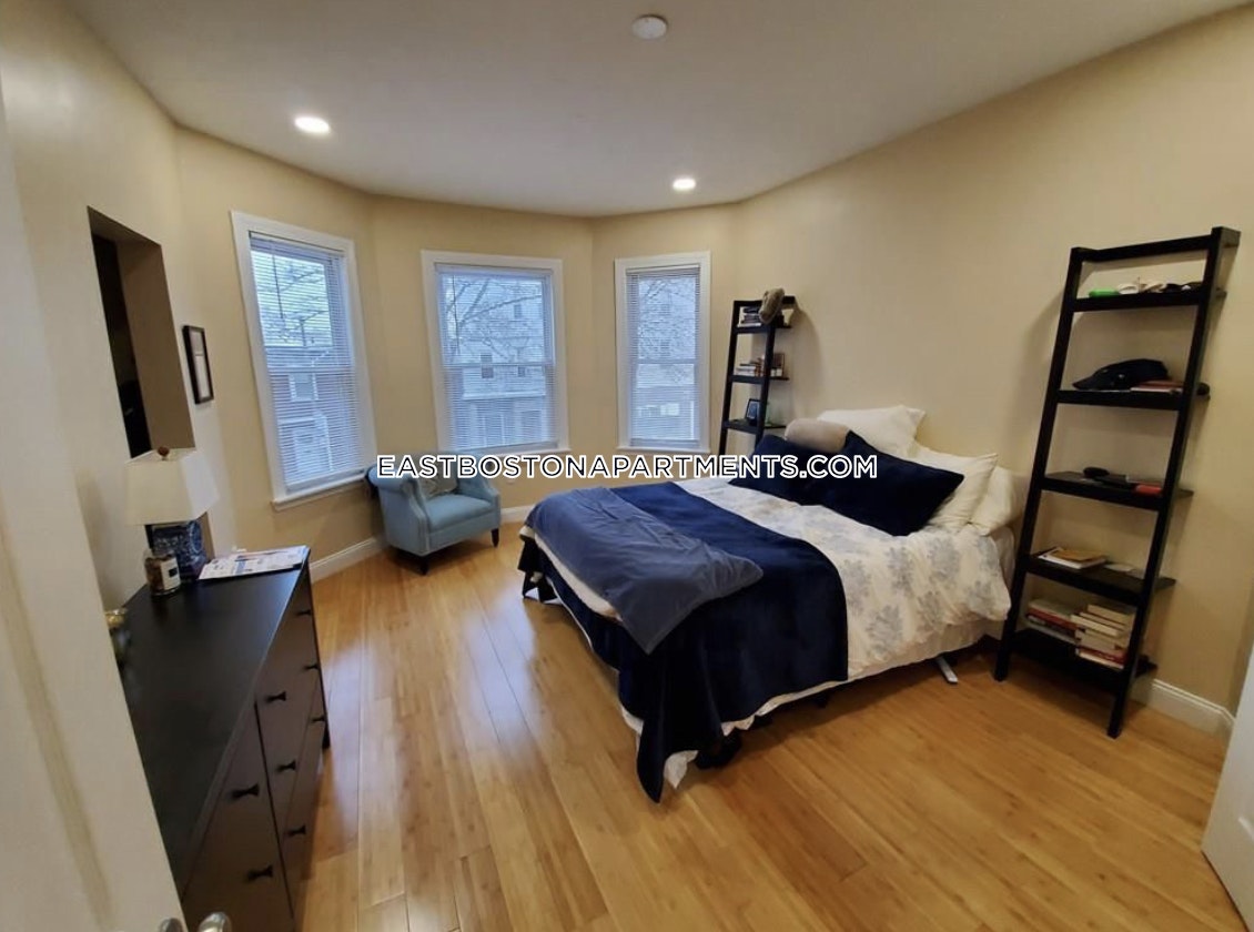 233 Chelsea St, East Boston