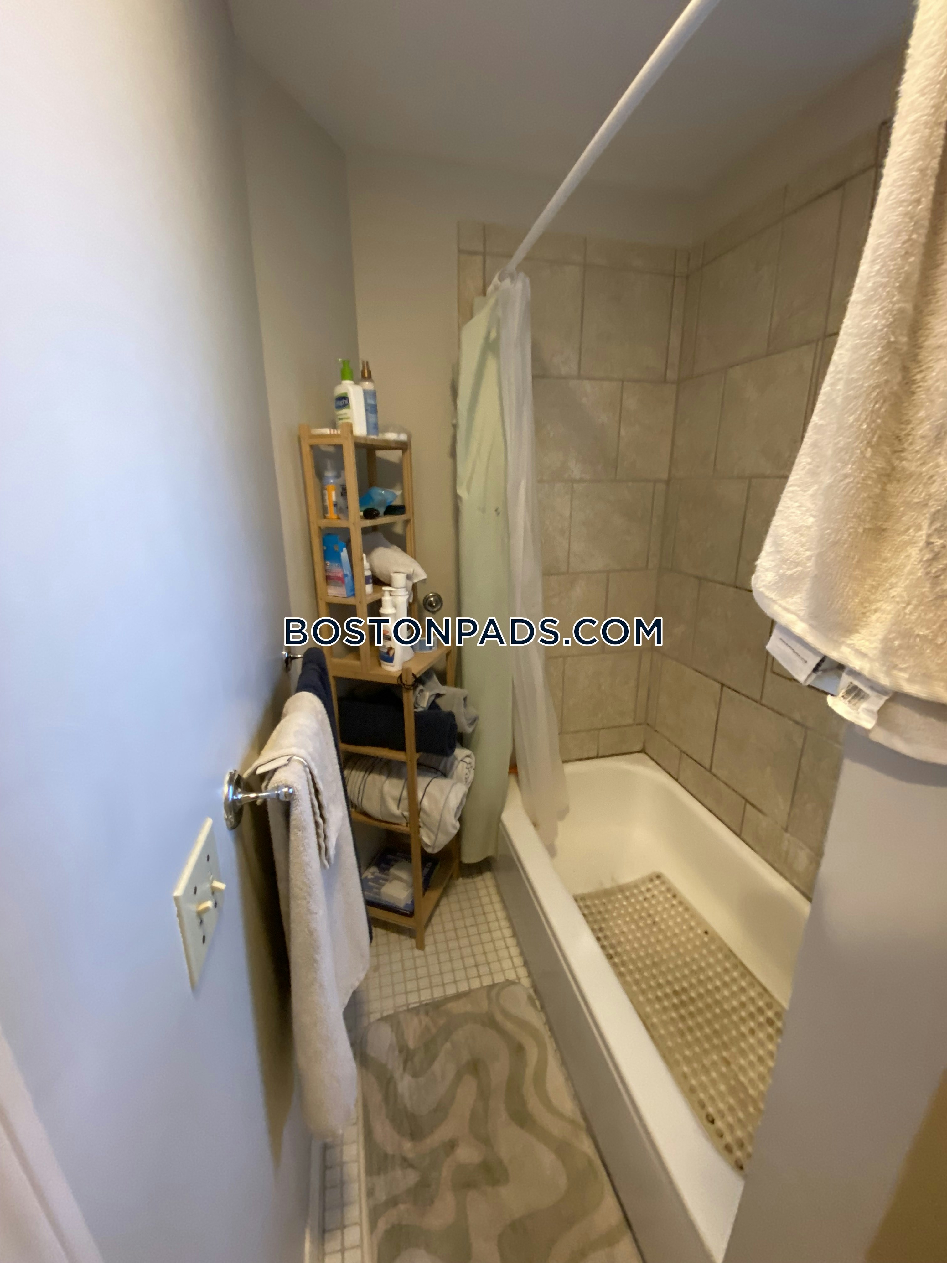 54 Kelly Rd, Cambridgeport