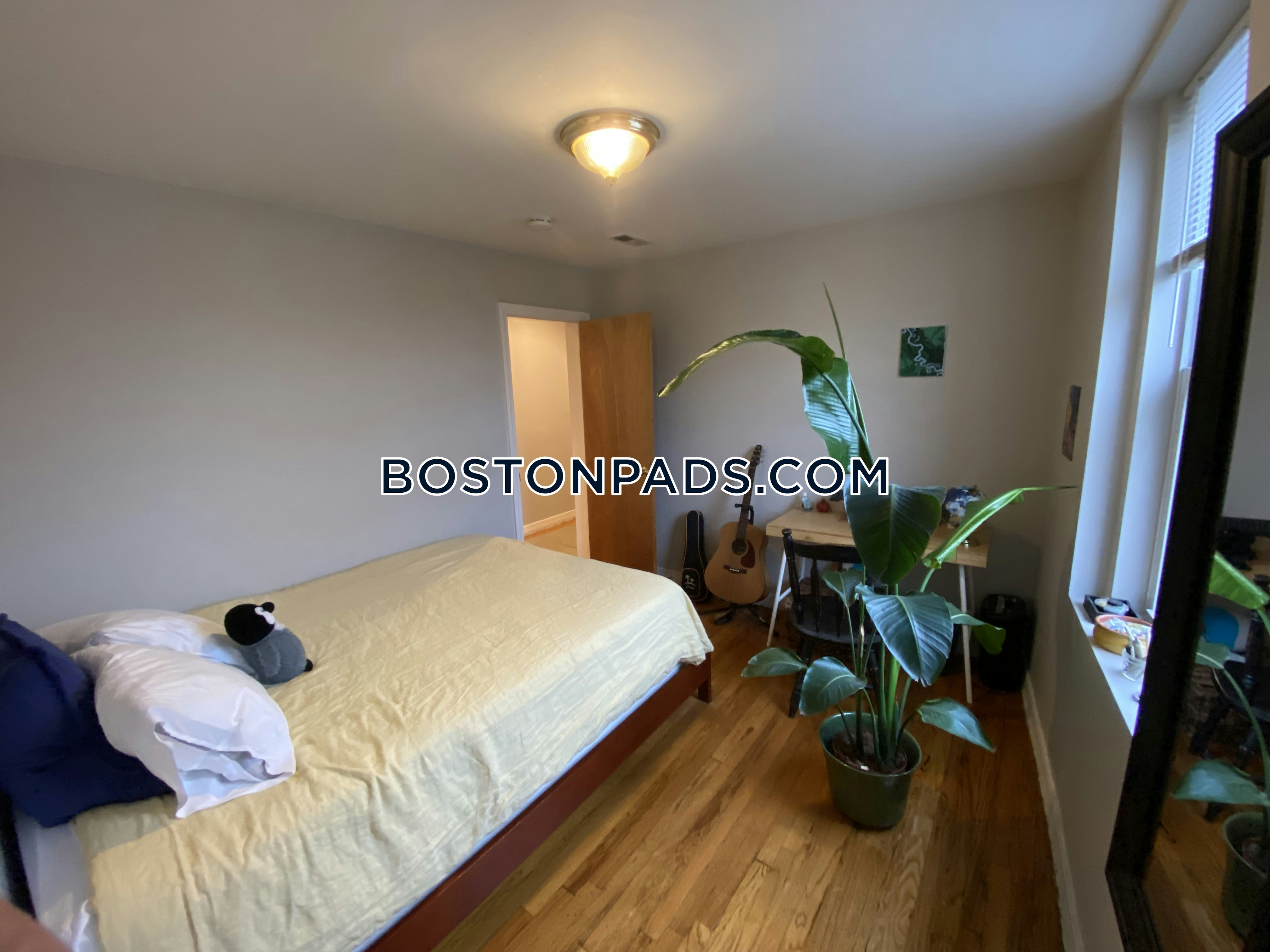 54 Kelly Rd, Cambridgeport