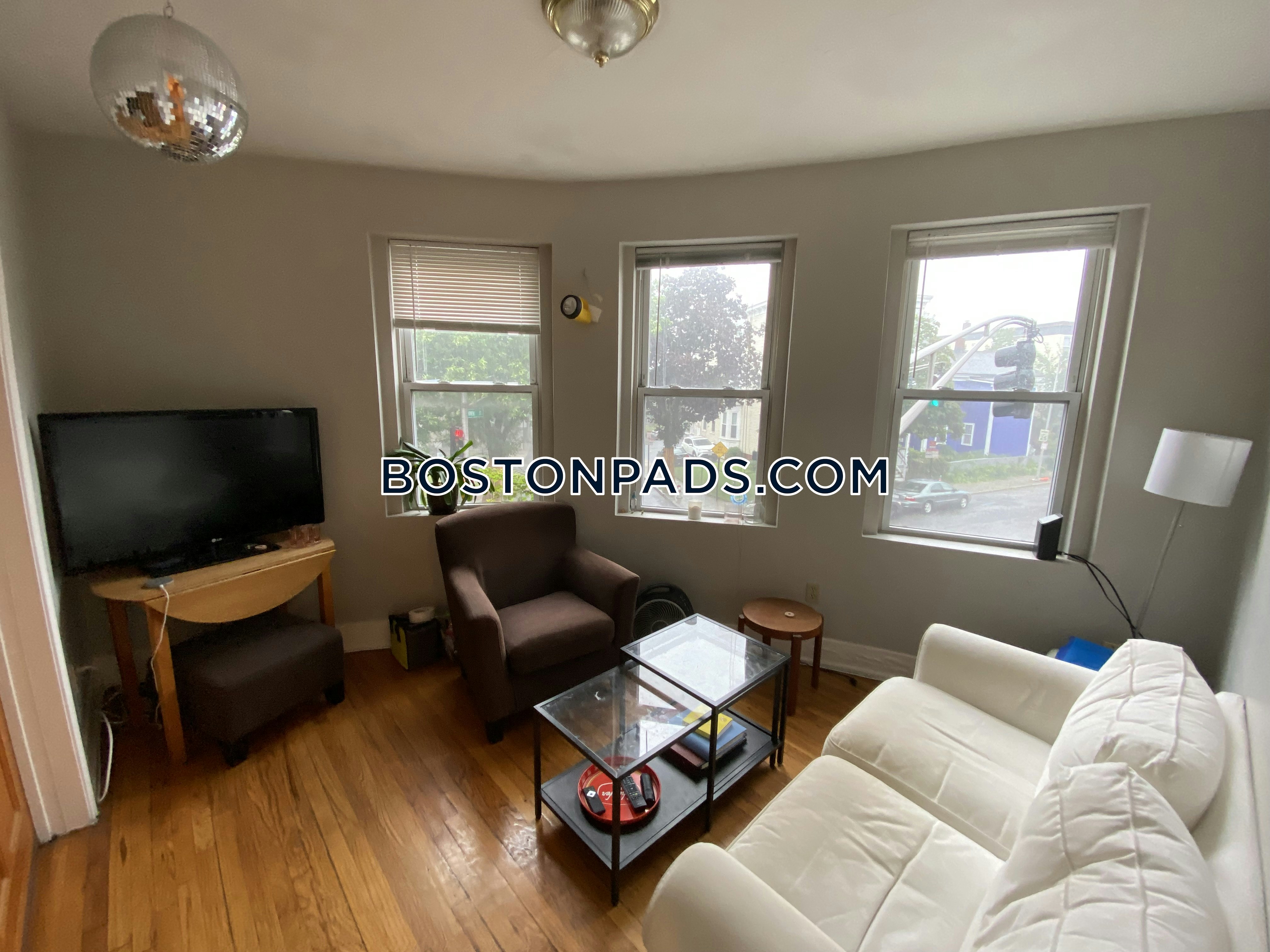 54 Kelly Rd, Cambridgeport