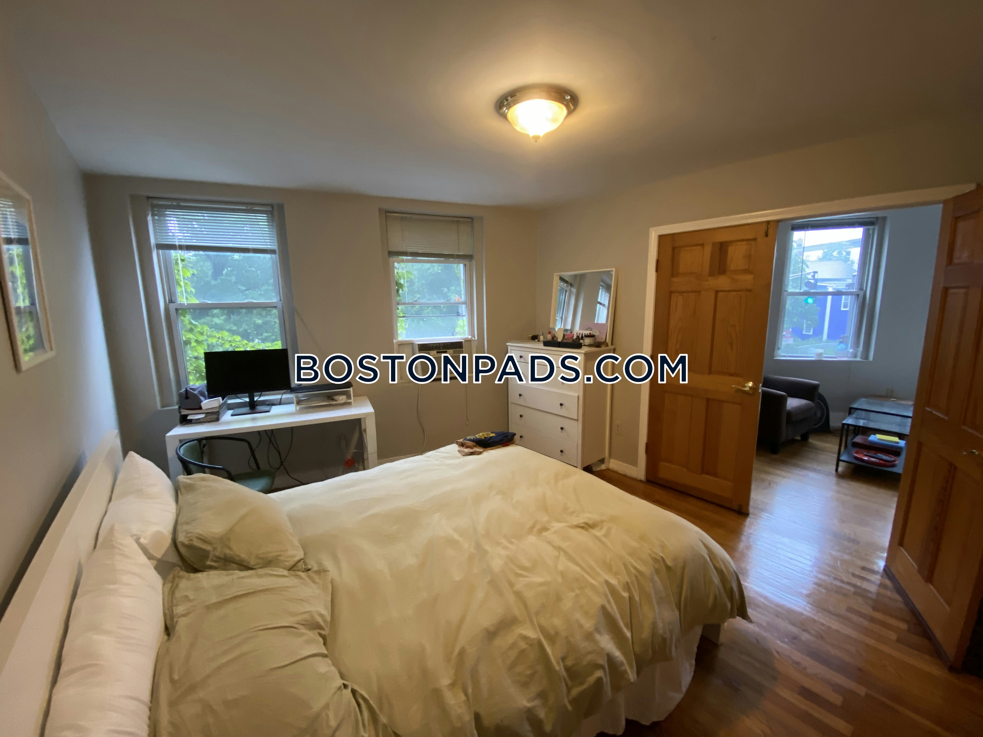 54 Kelly Rd, Cambridgeport