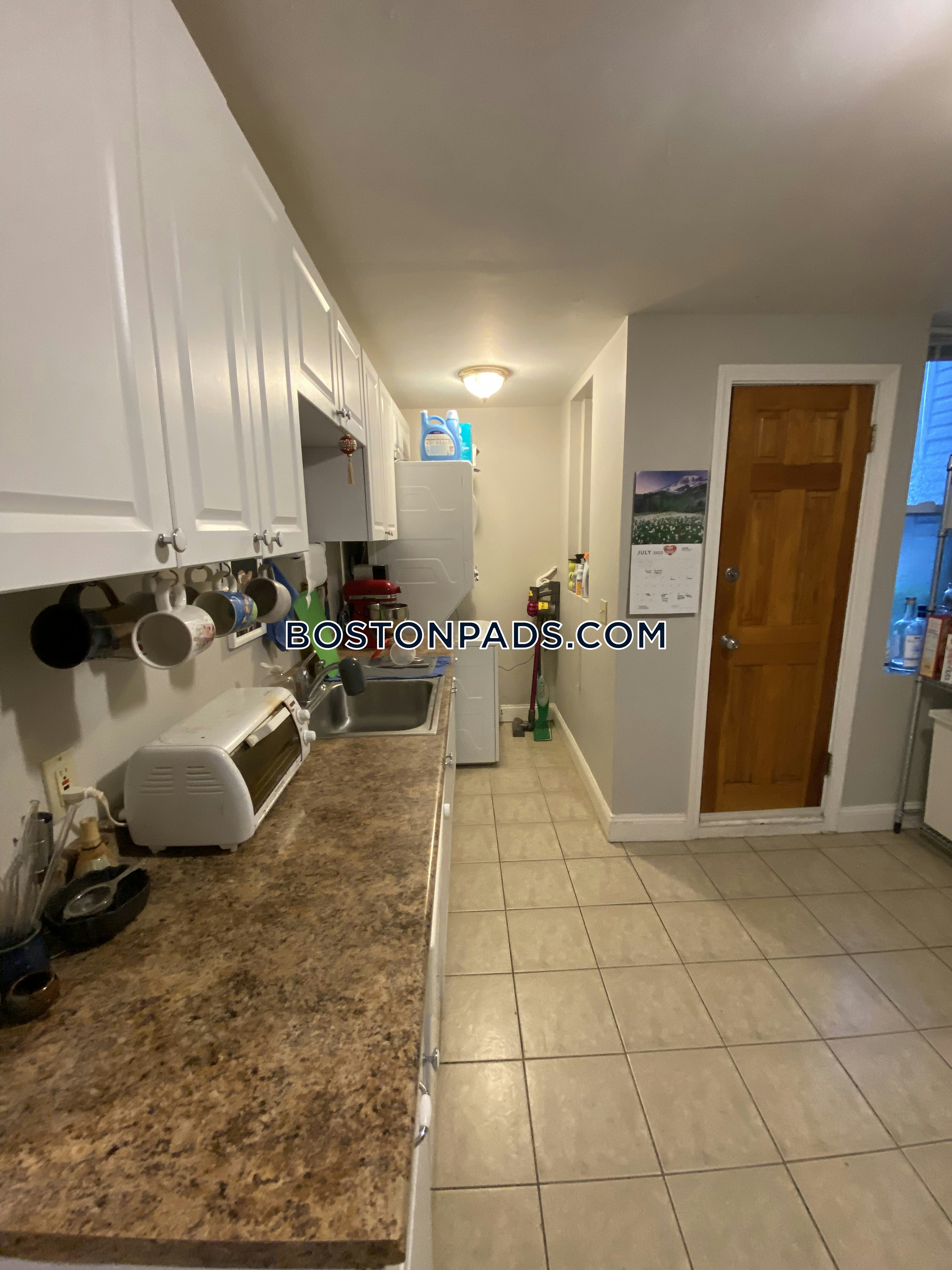 54 Kelly Rd, Cambridgeport