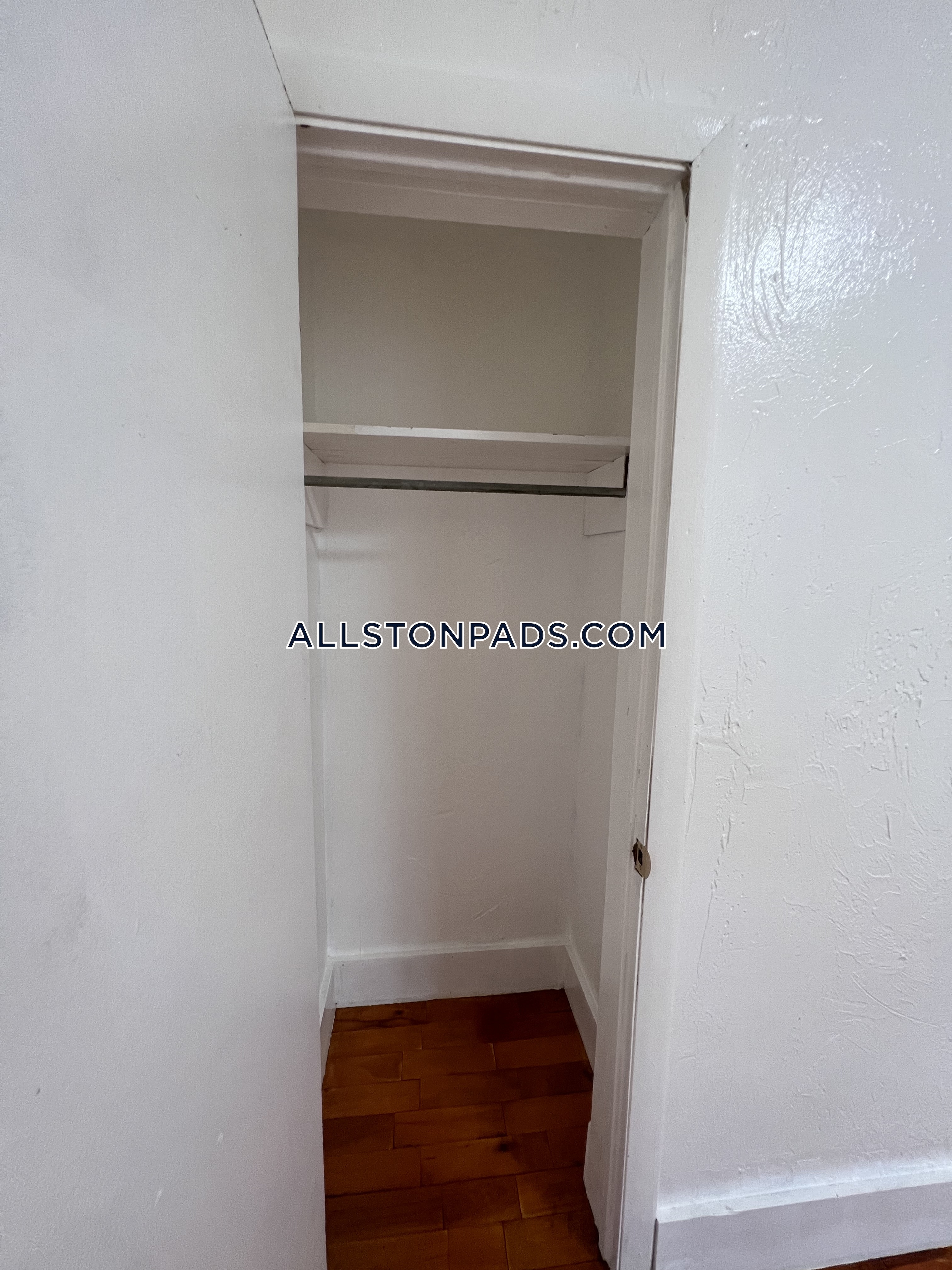 4 Adella Pl, Allston