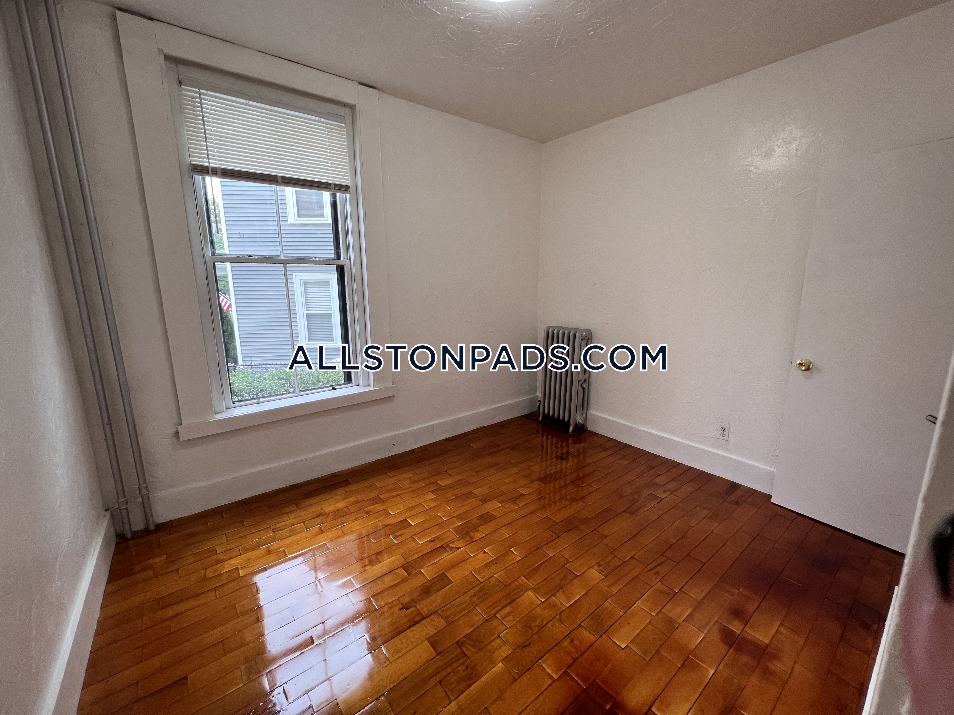 4 Adella Pl, Allston