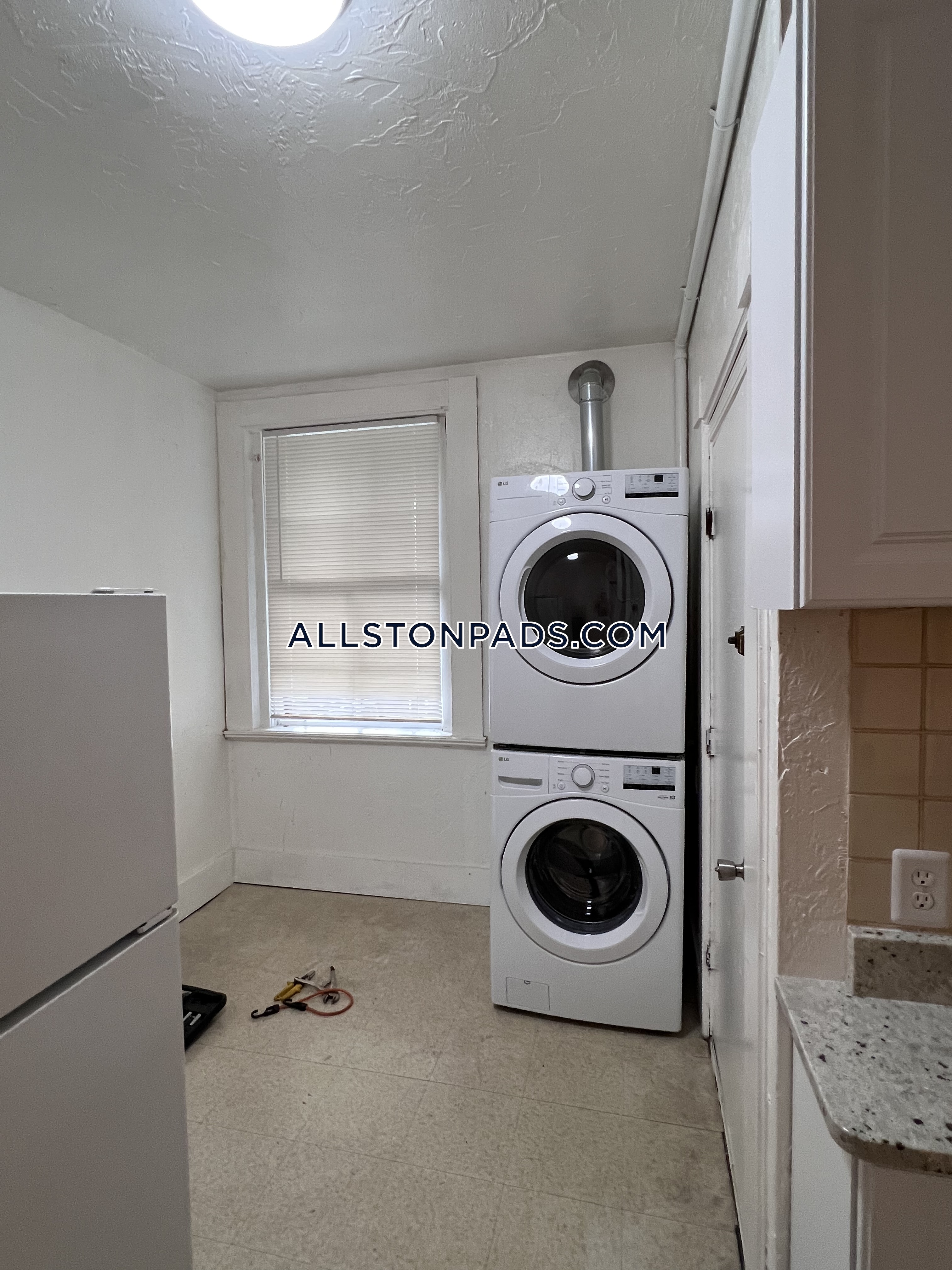 4 Adella Pl, Allston