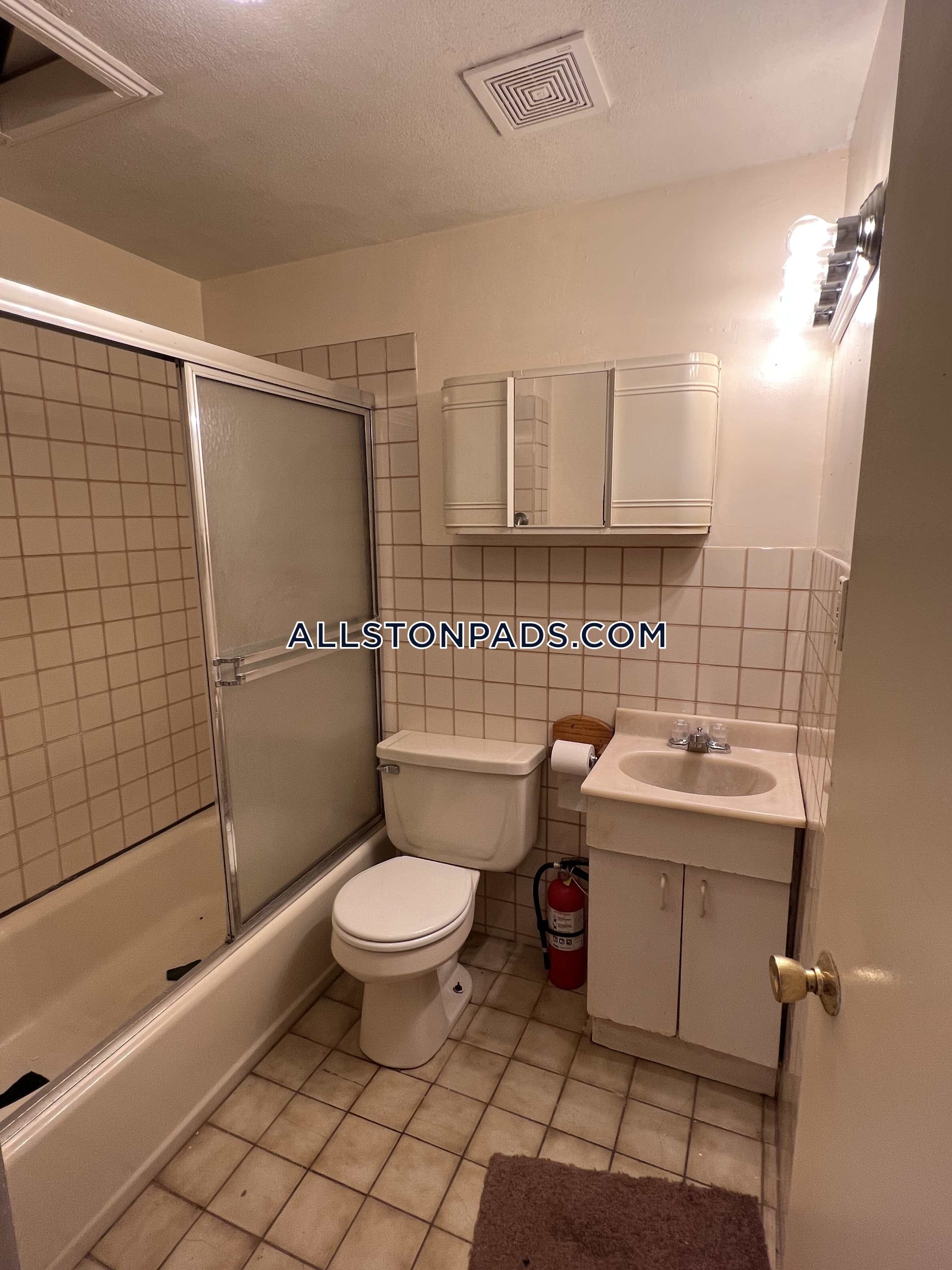 4 Adella Pl, Allston