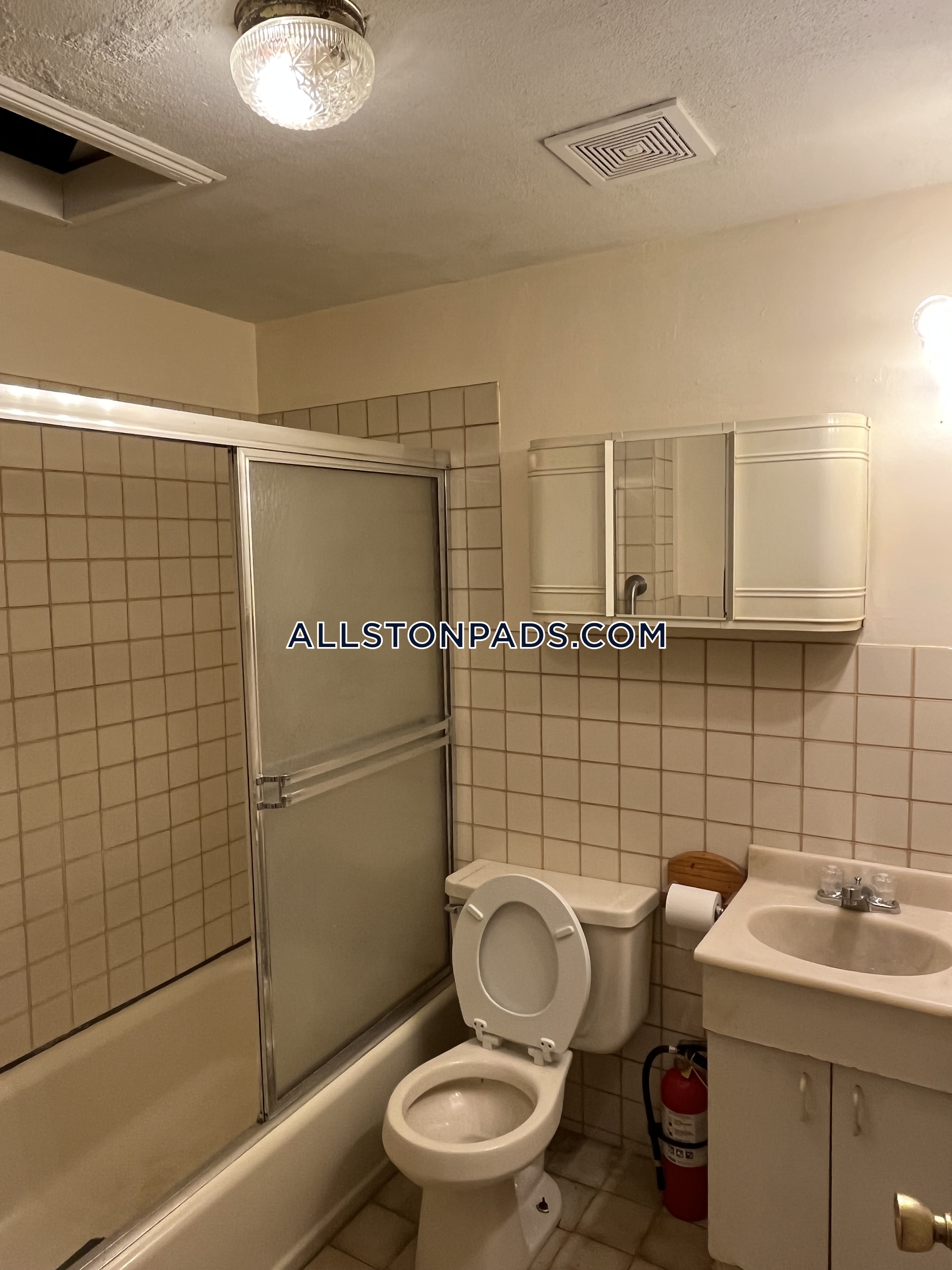 4 Adella Pl, Allston