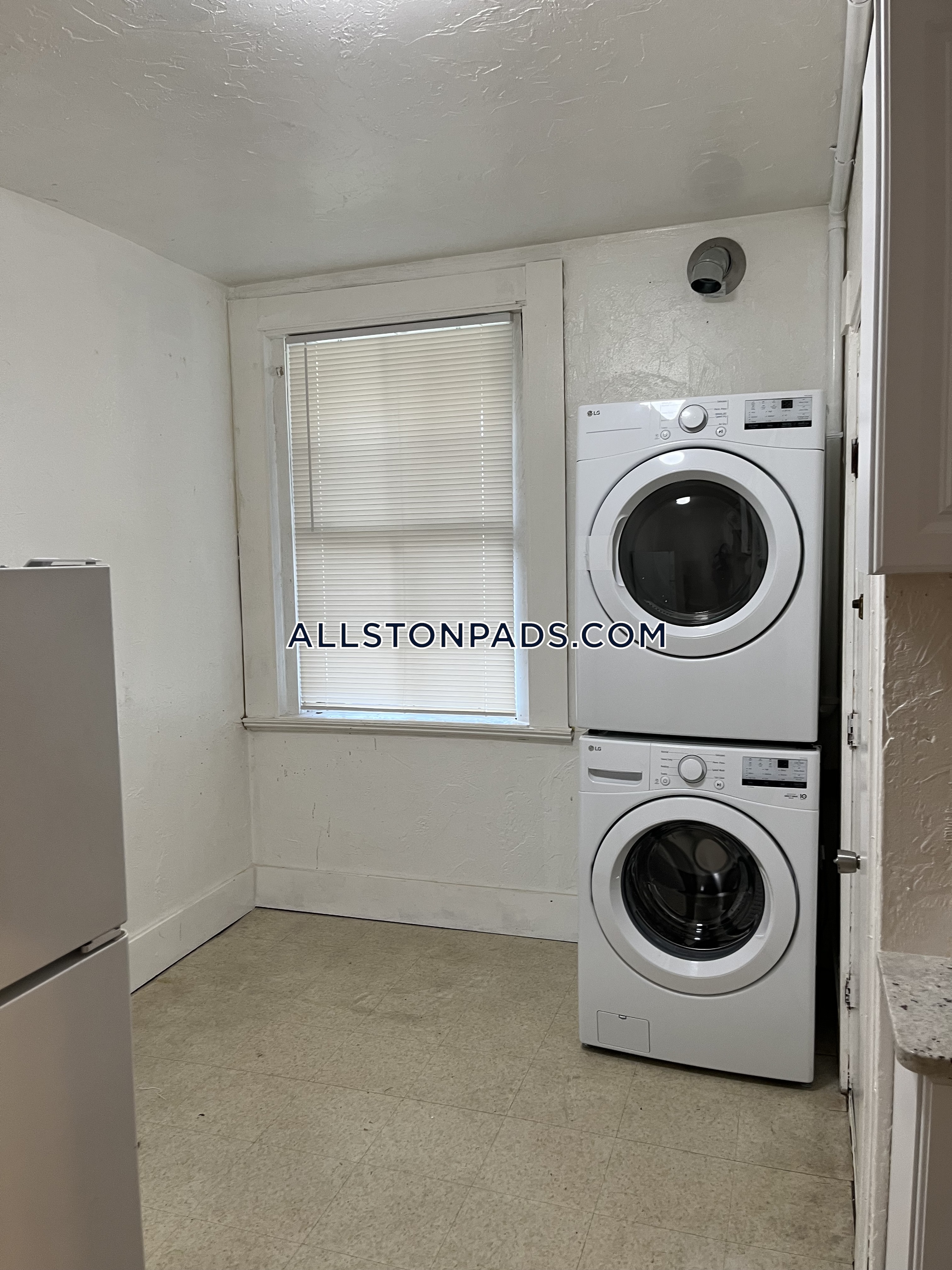 4 Adella Pl, Allston