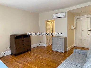 226 Newbury St, Back Bay