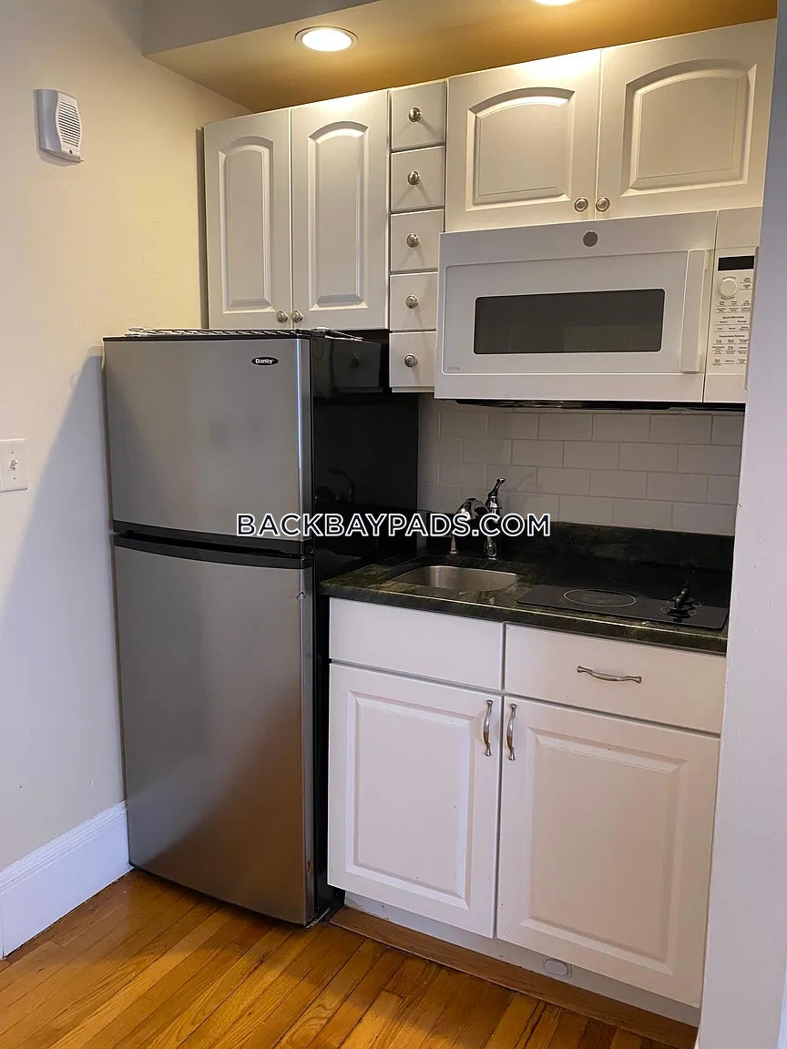 226 Newbury St, Back Bay