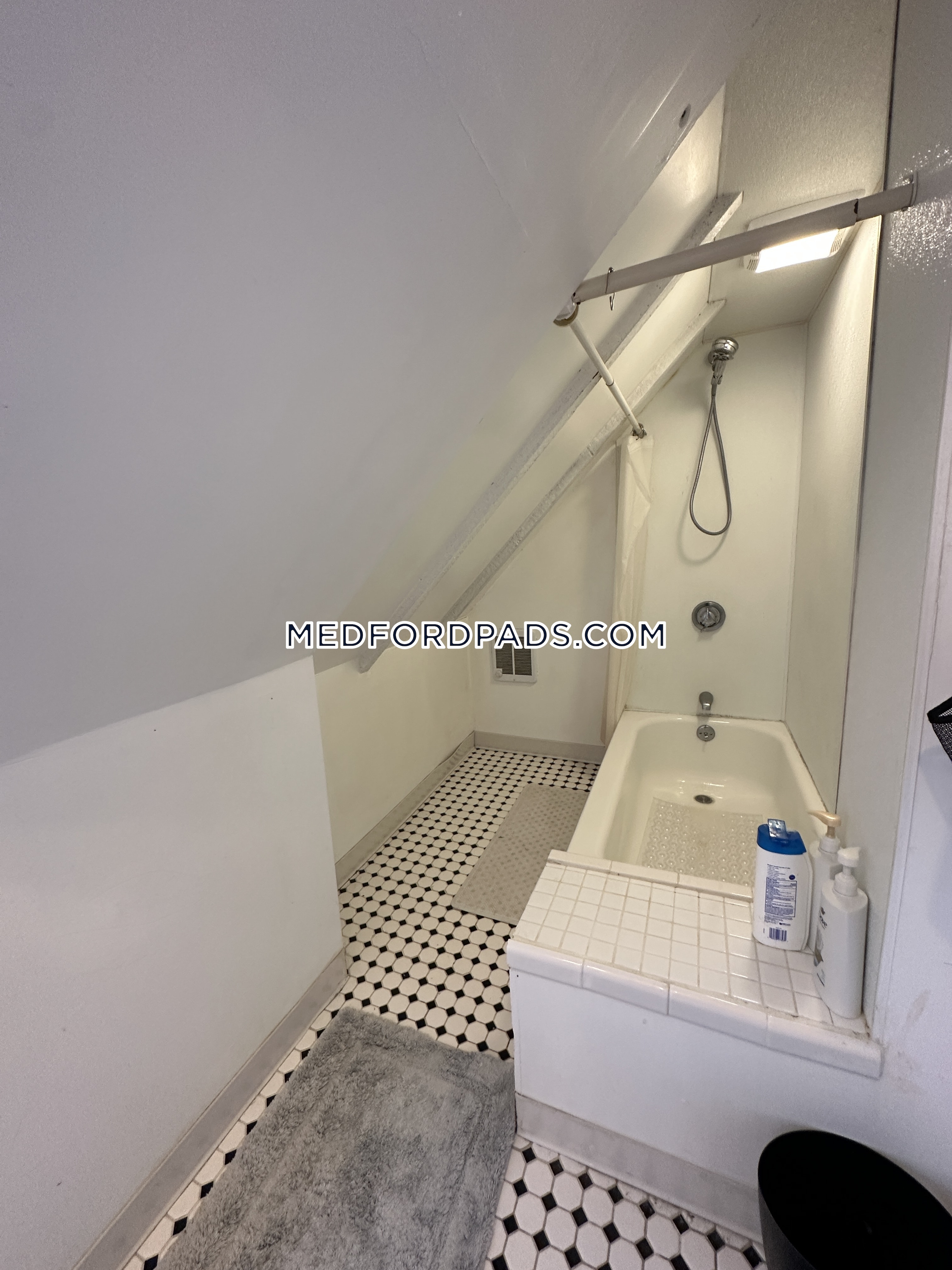 107 North St, Tufts University