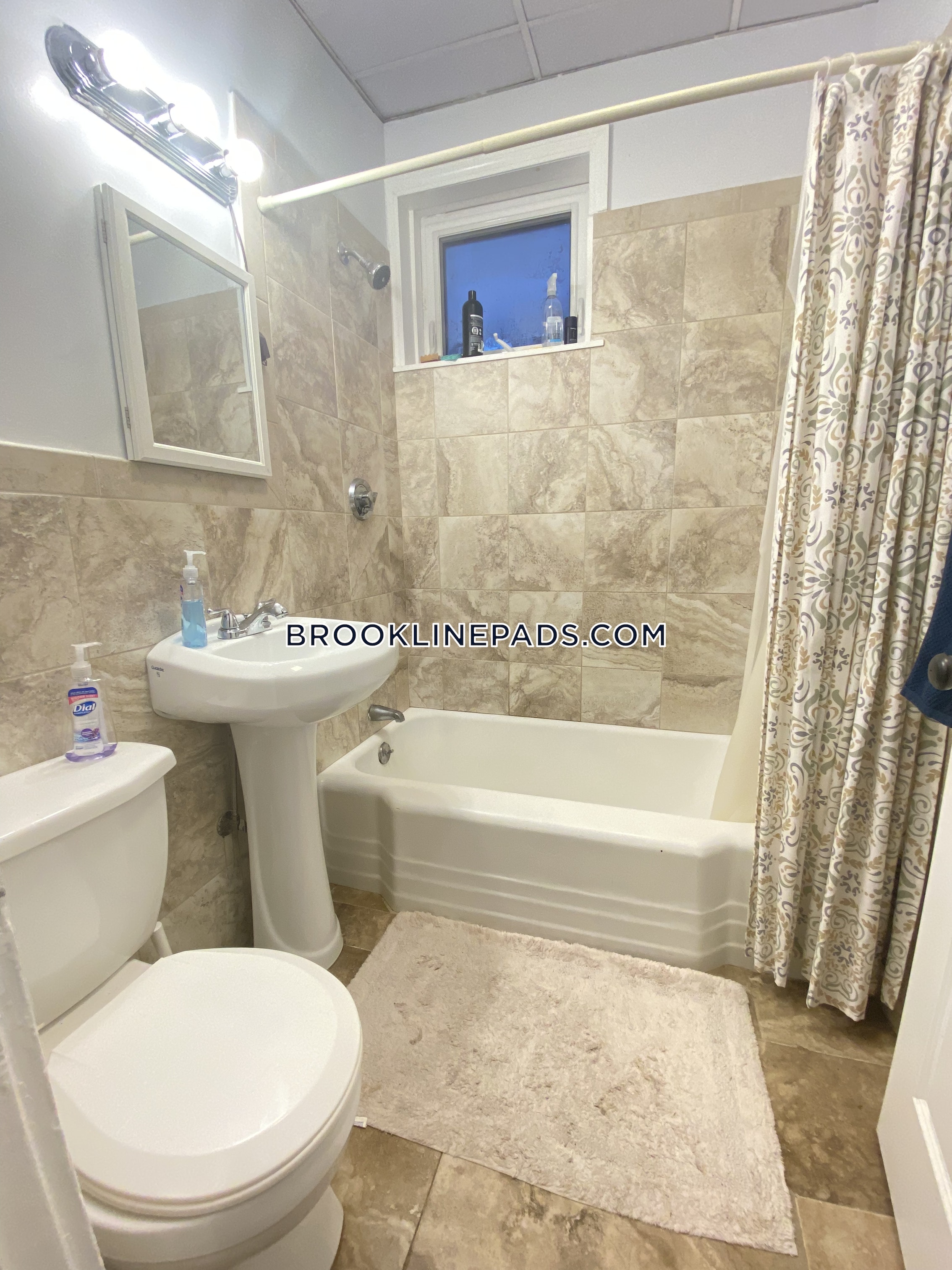 1440 Beacon St, Chestnut Hill