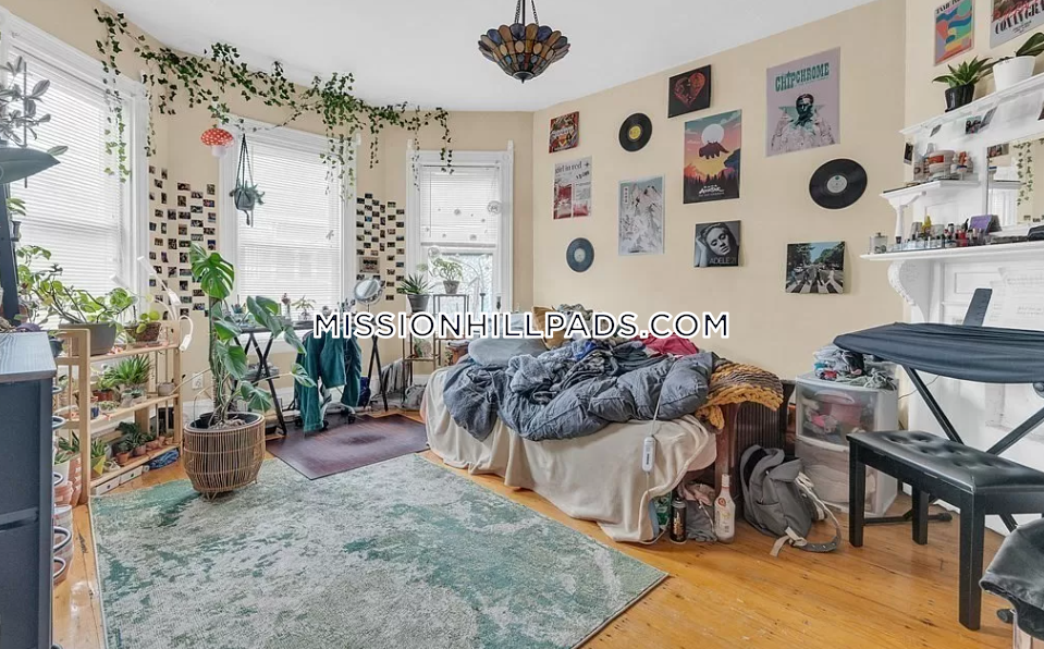 5 Sachem St, Mission Hill