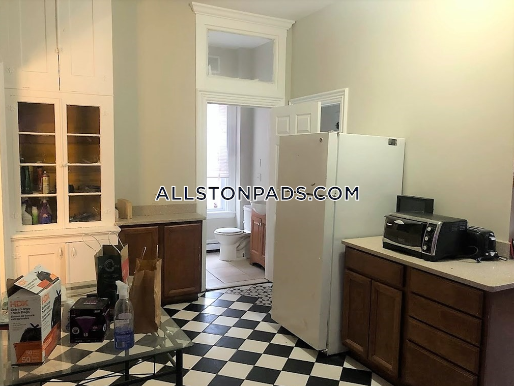 40 Gardner St, Allston