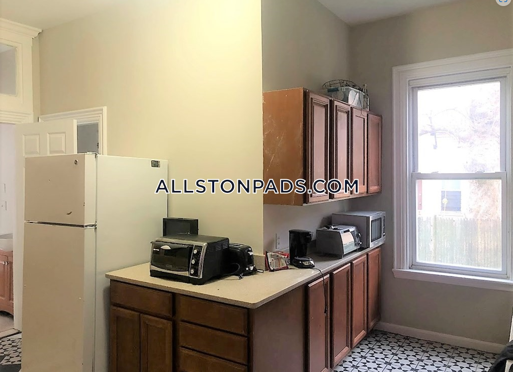 40 Gardner St, Allston